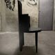 Chaise sculpturale en chêne room studio primitive et moderne