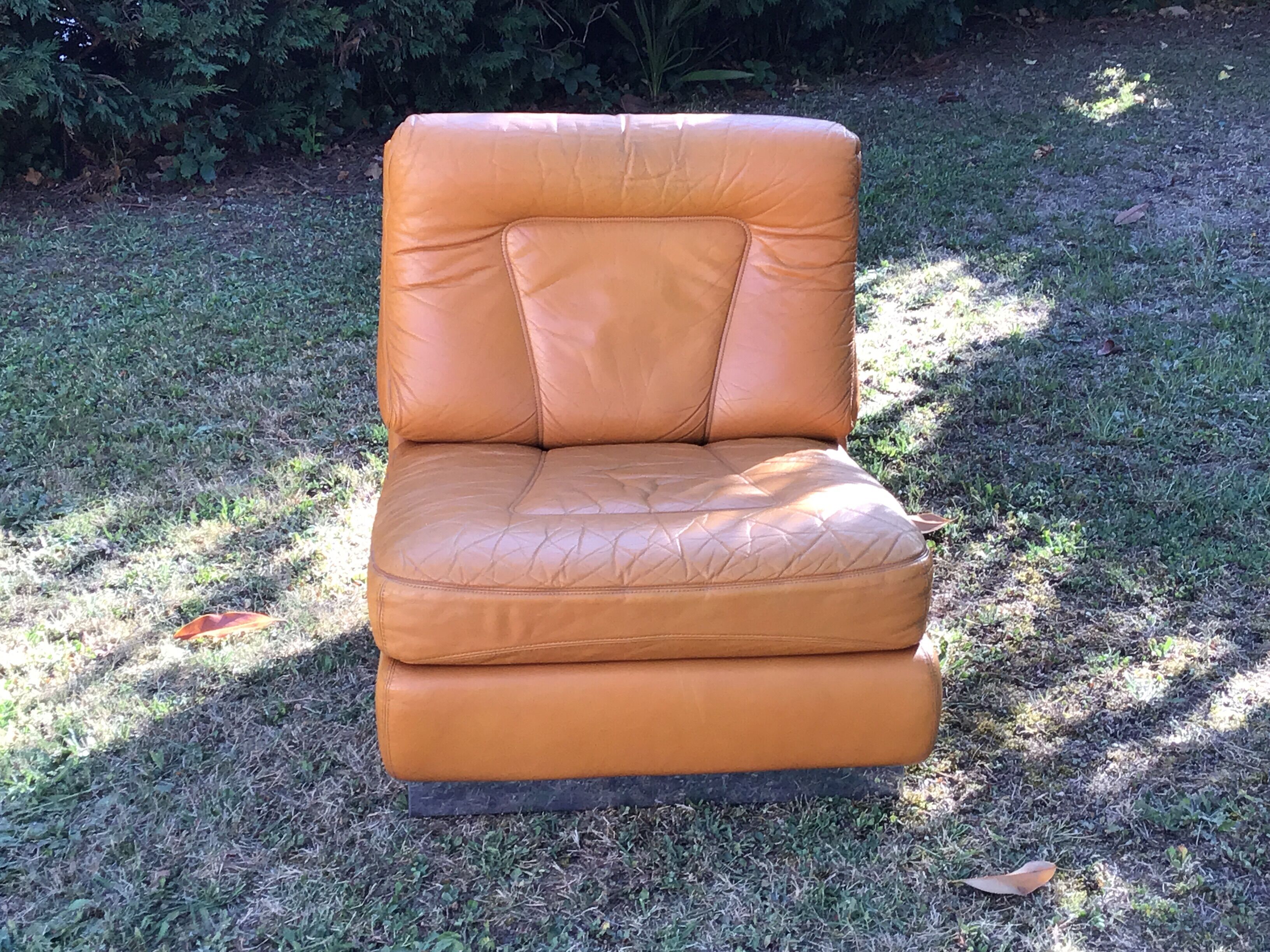Chauffeuse Jacques Charpentier design vintage en cuir