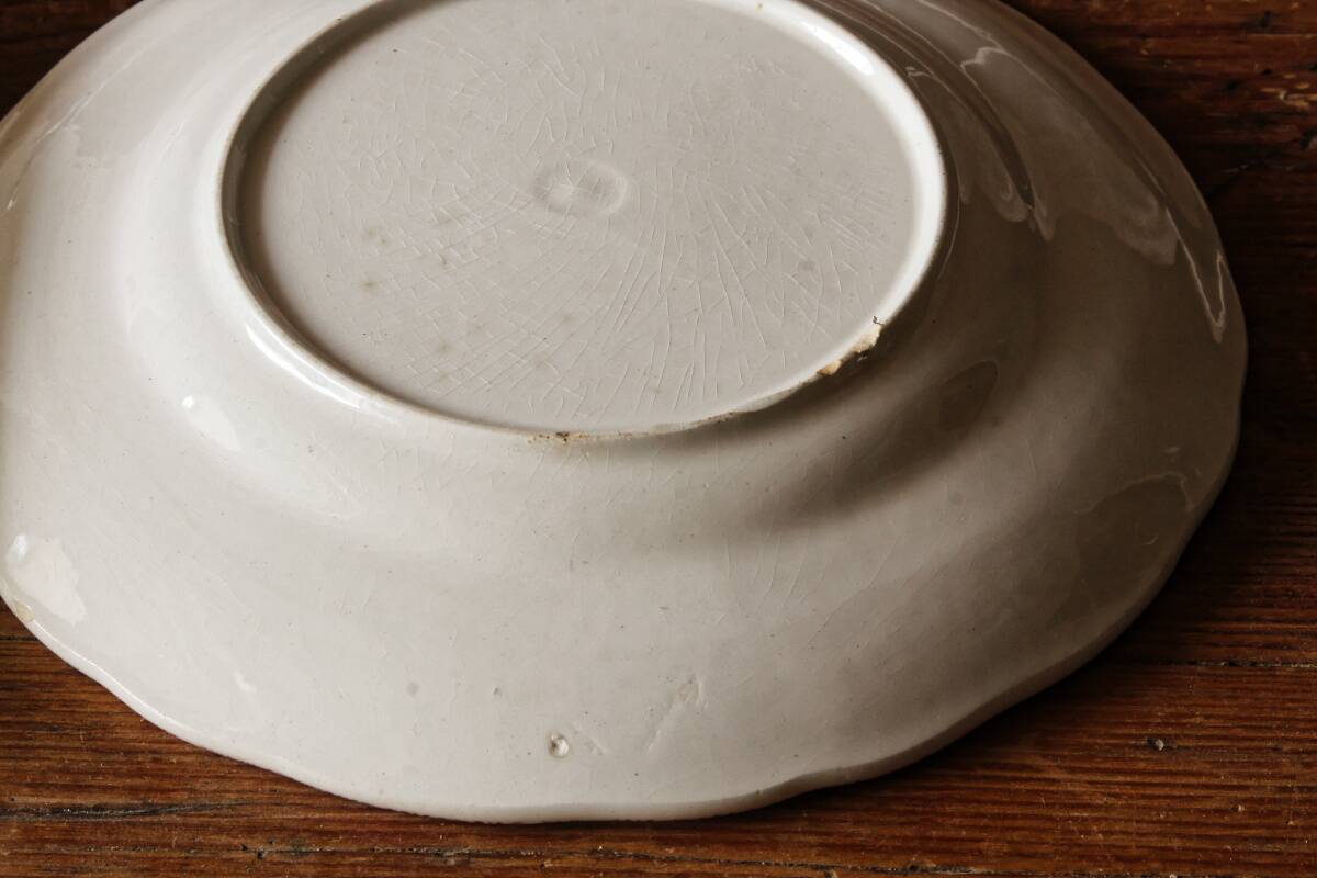 Set of 11 dessert plates in English earthenware.