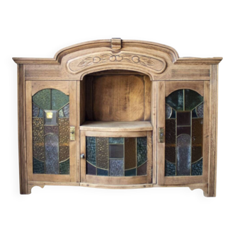 Glass-fronted buffet