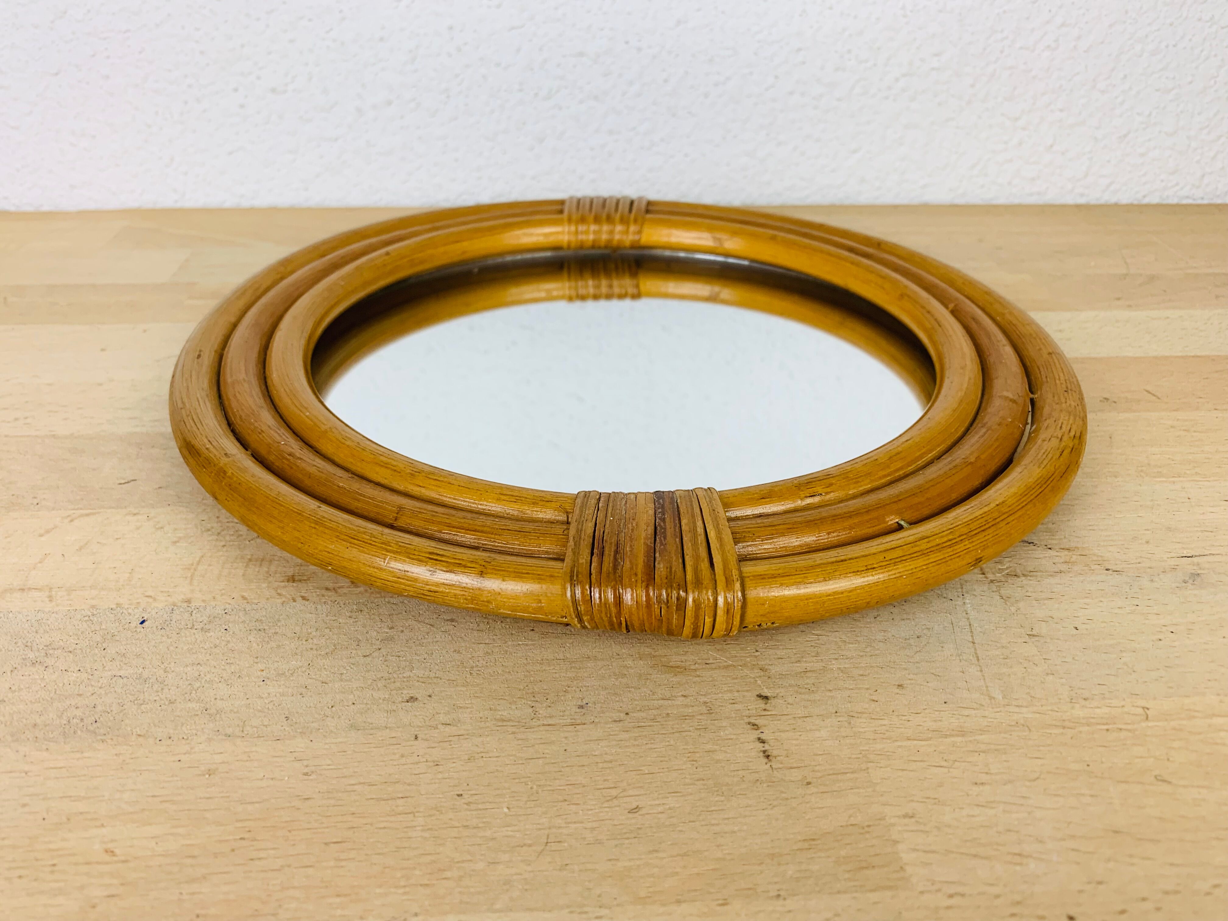 Round rattan mirror 27 cm