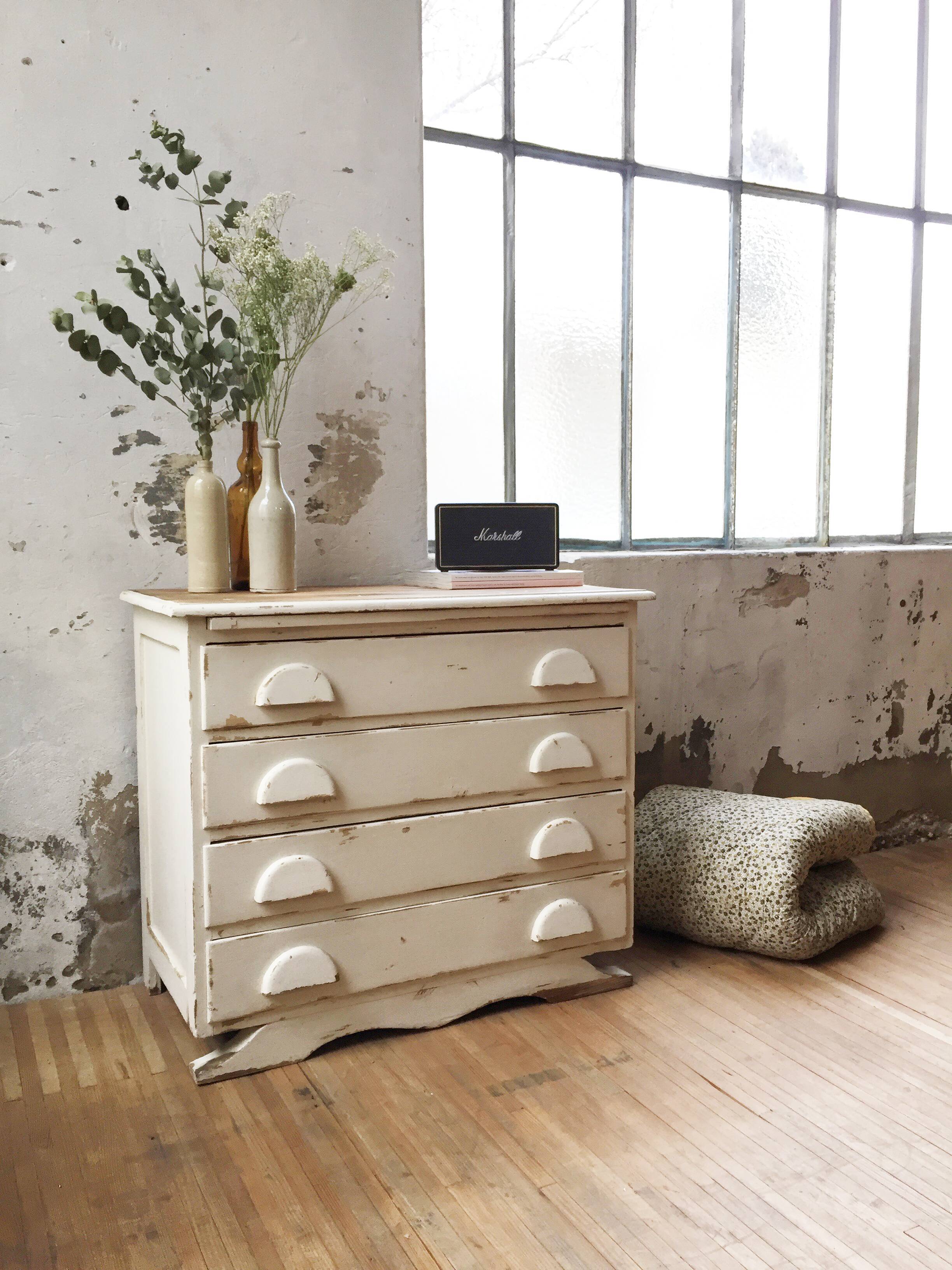 Commode ancienne blanche de métier