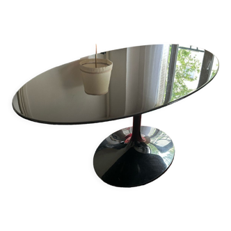 Oval black table