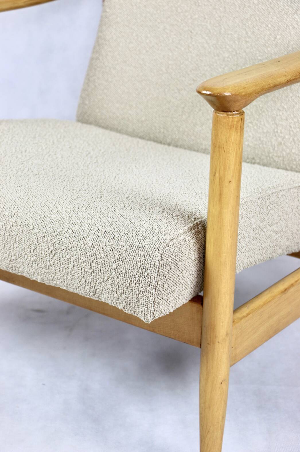 GFM-142 beige boucle armchair from the 1970s