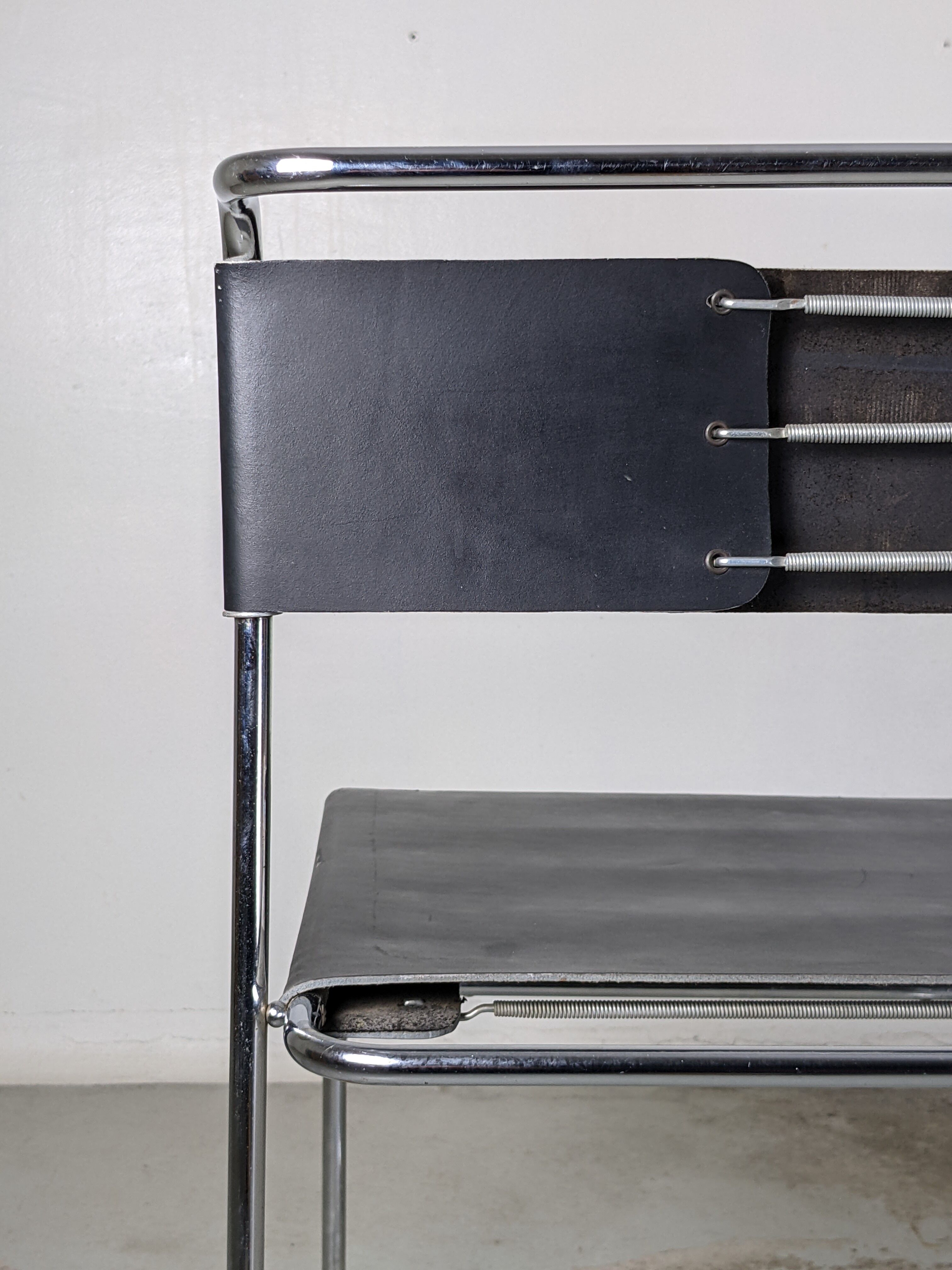 Suite of 4 chairs in chromed metal and leather by Giovanni Carini for Planula - 70s