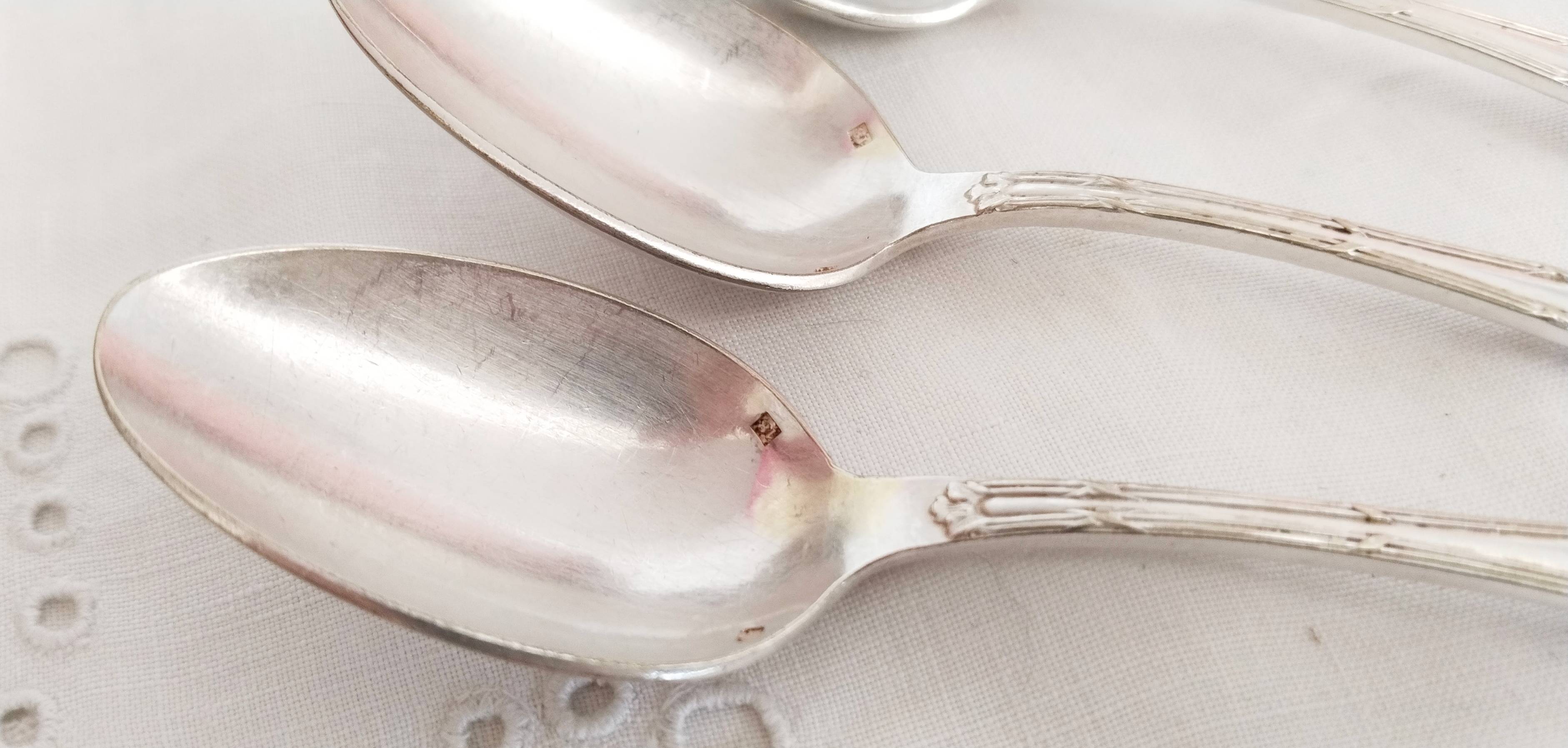 Cuillères à dessert en argent