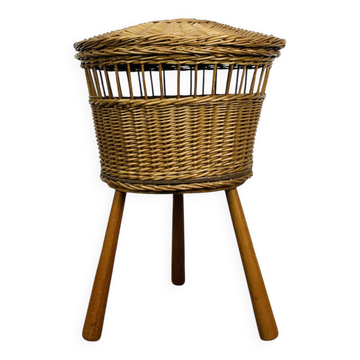 Panier en rotin tripode, pieds massue, années 60