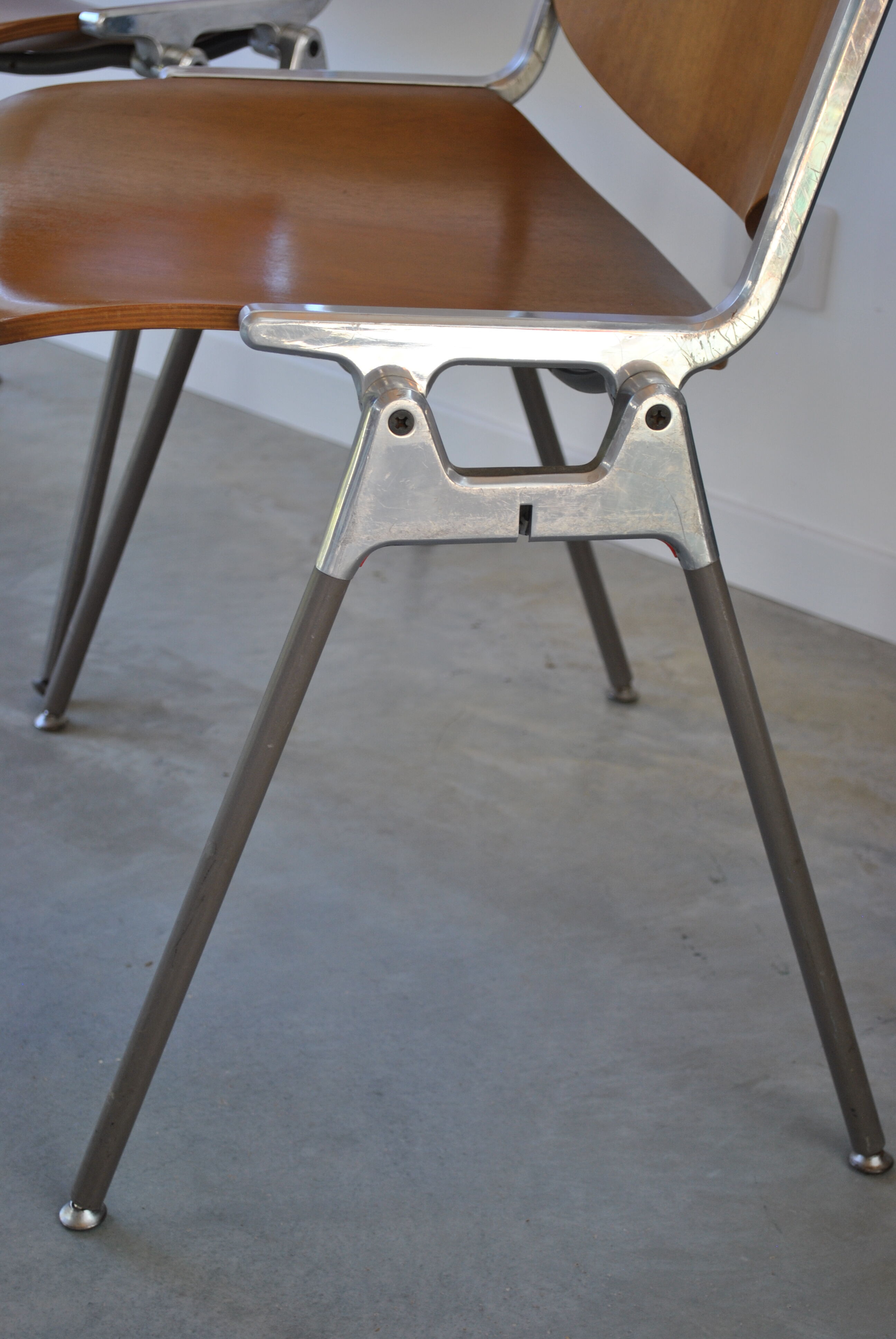Chaises DSC-106 de Giancarlo Piretti éditées par Anonima Castelli ,1970