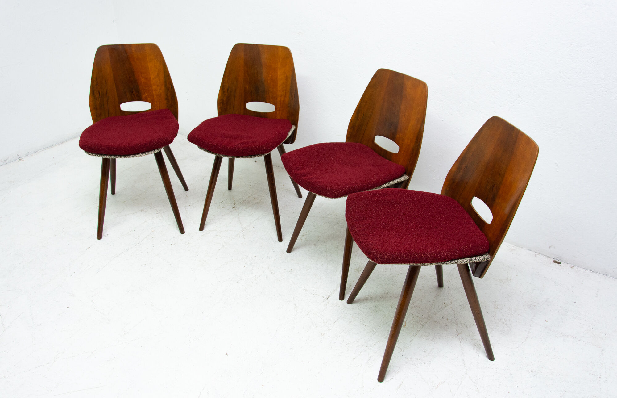 Lot de 4 chaises conçues par Frantisek Jirák pour Tatra Pravenec