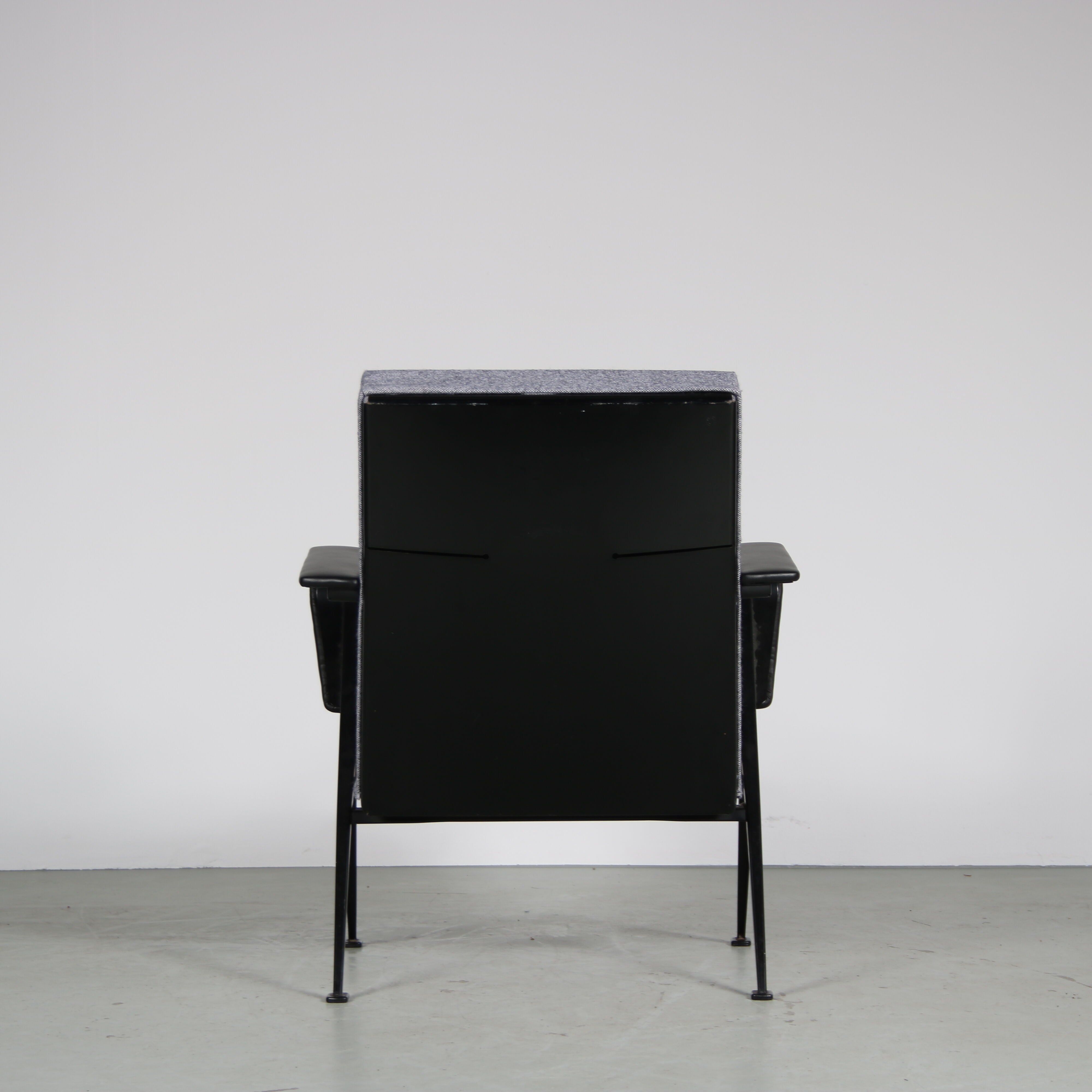 “Repose” Chair by Friso Kramer for Ahrend de Cirkel, Netherlands 1960