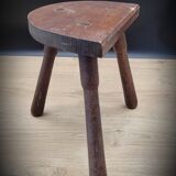 Half-round cowherd tripod stool