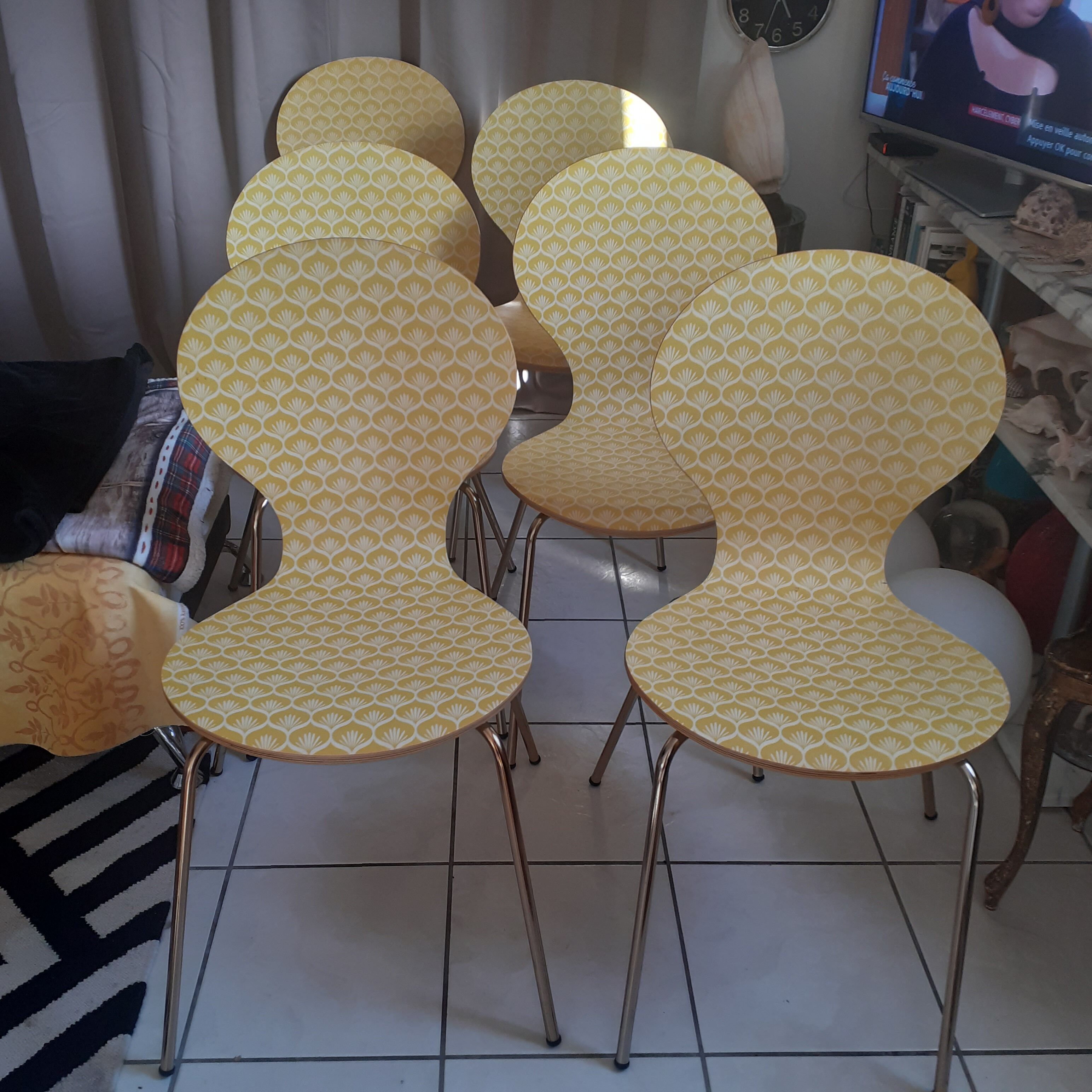 4 yellow chairs printed in laminated wood