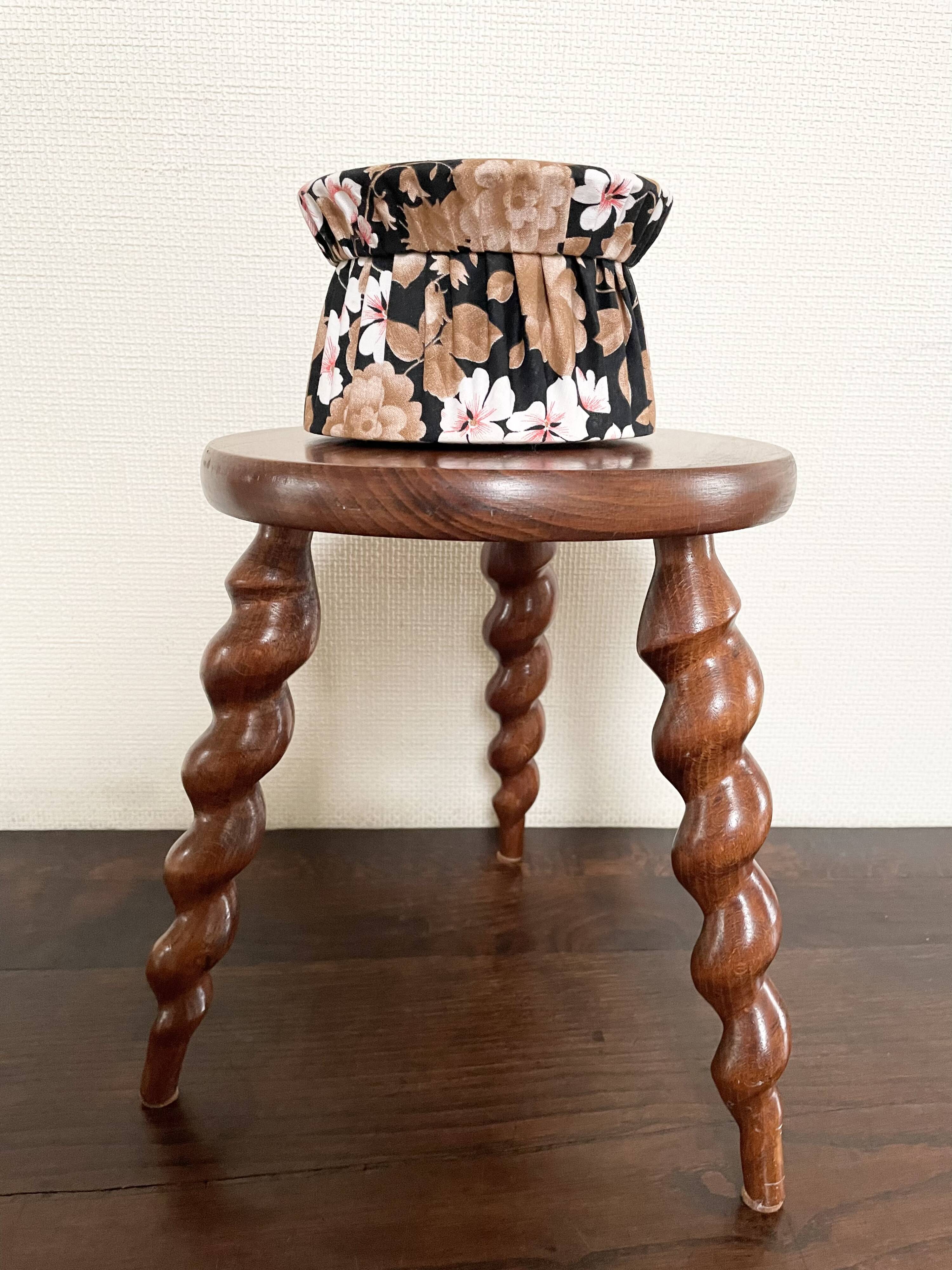 Tabouret tripode