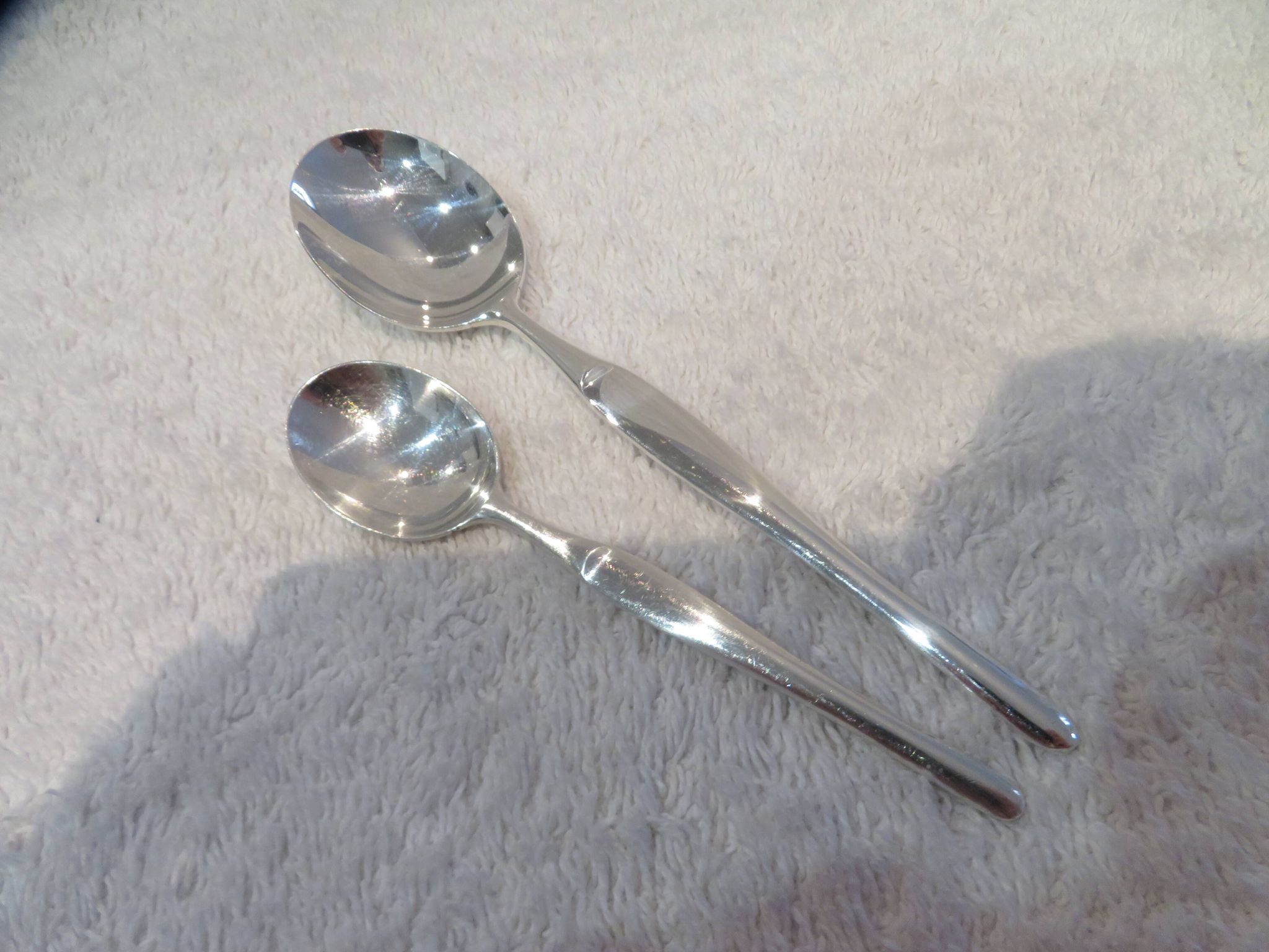2 Christofle goldsmith mocha and coffee spoons, Duo model, 10 & 13.5cm
