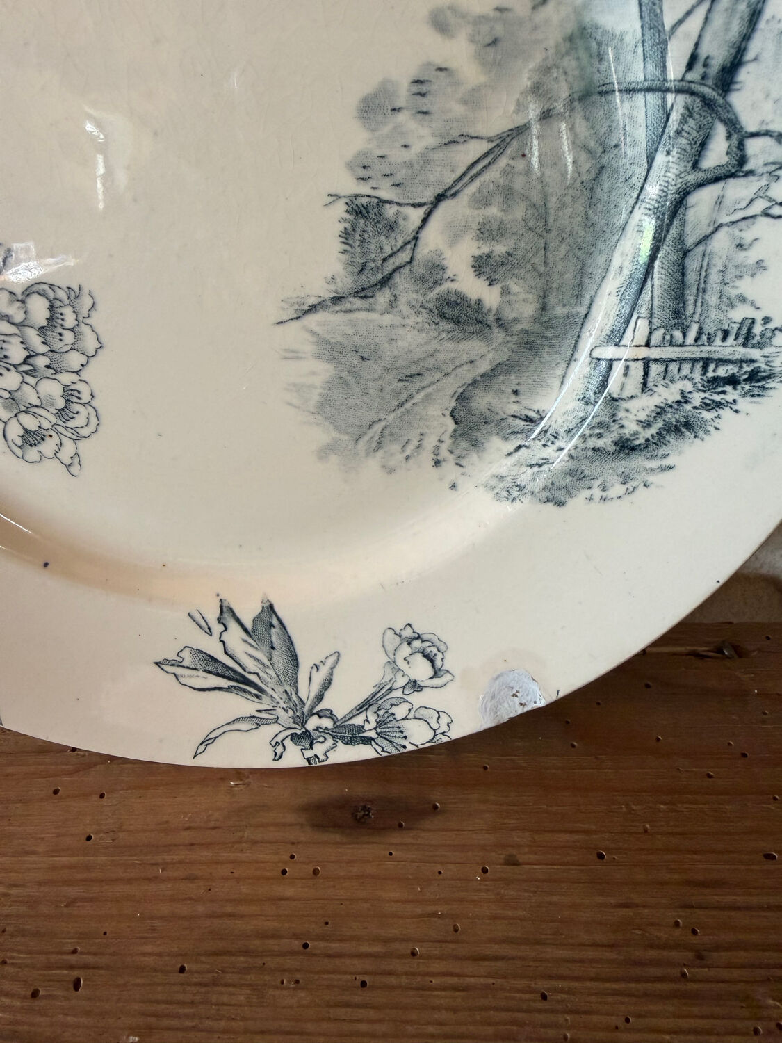Plate on pedestal Creil and Montereau model Cherry Tree