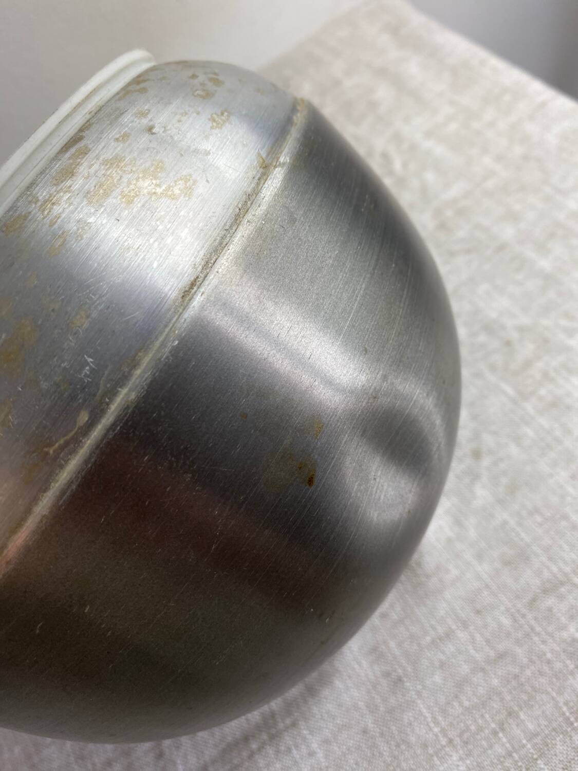 Pear-shaped ice bucket Large format brushed aluminum