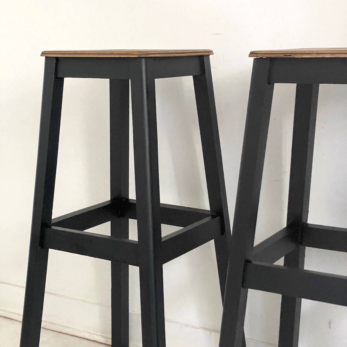 Set of 3 high workshop stools