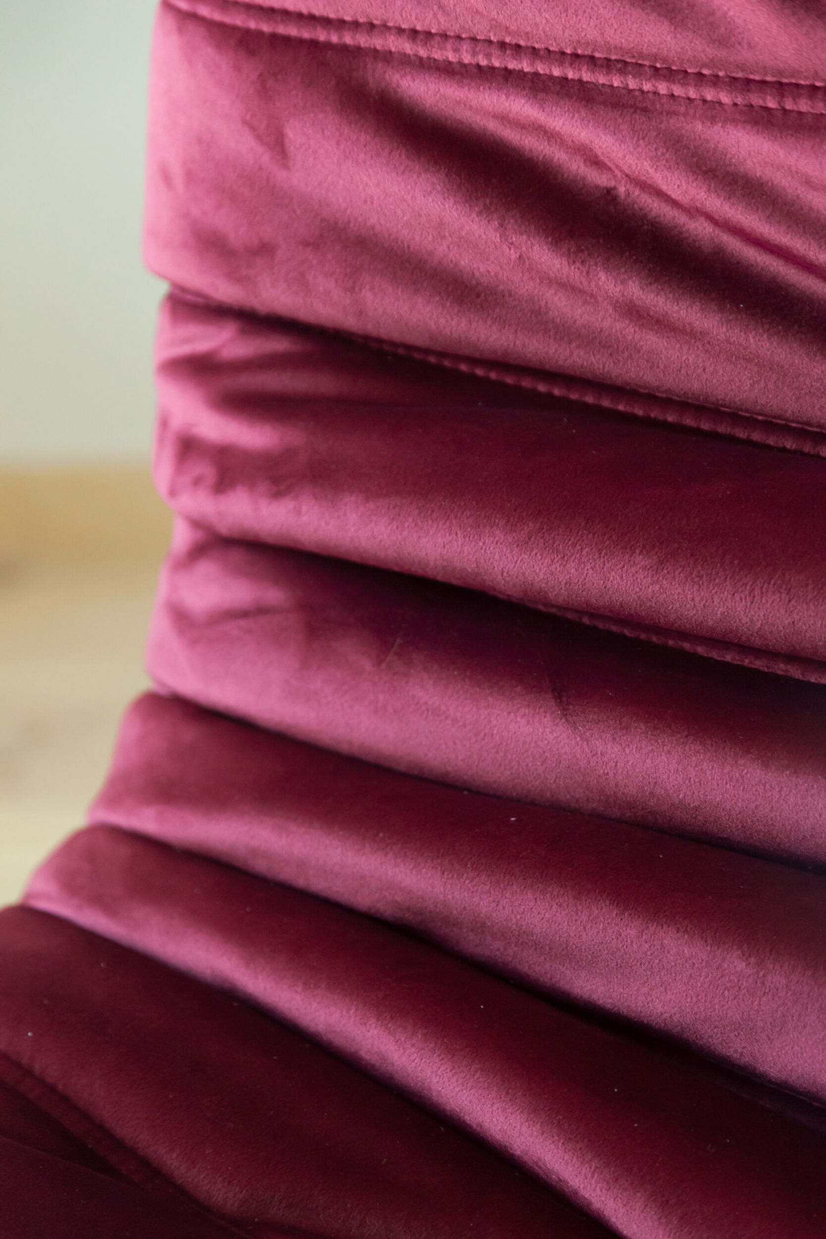 Chair of angle Togo model designed by Michel Ducaroy 1973