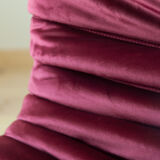 Chauffeuse d'angle Togo en velours bordeaux modèle dessiné par Michel Ducaroy 1973