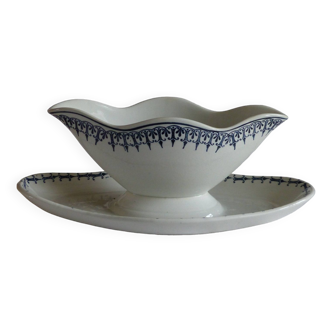 Earthenware gravy boat from Saint Amand.