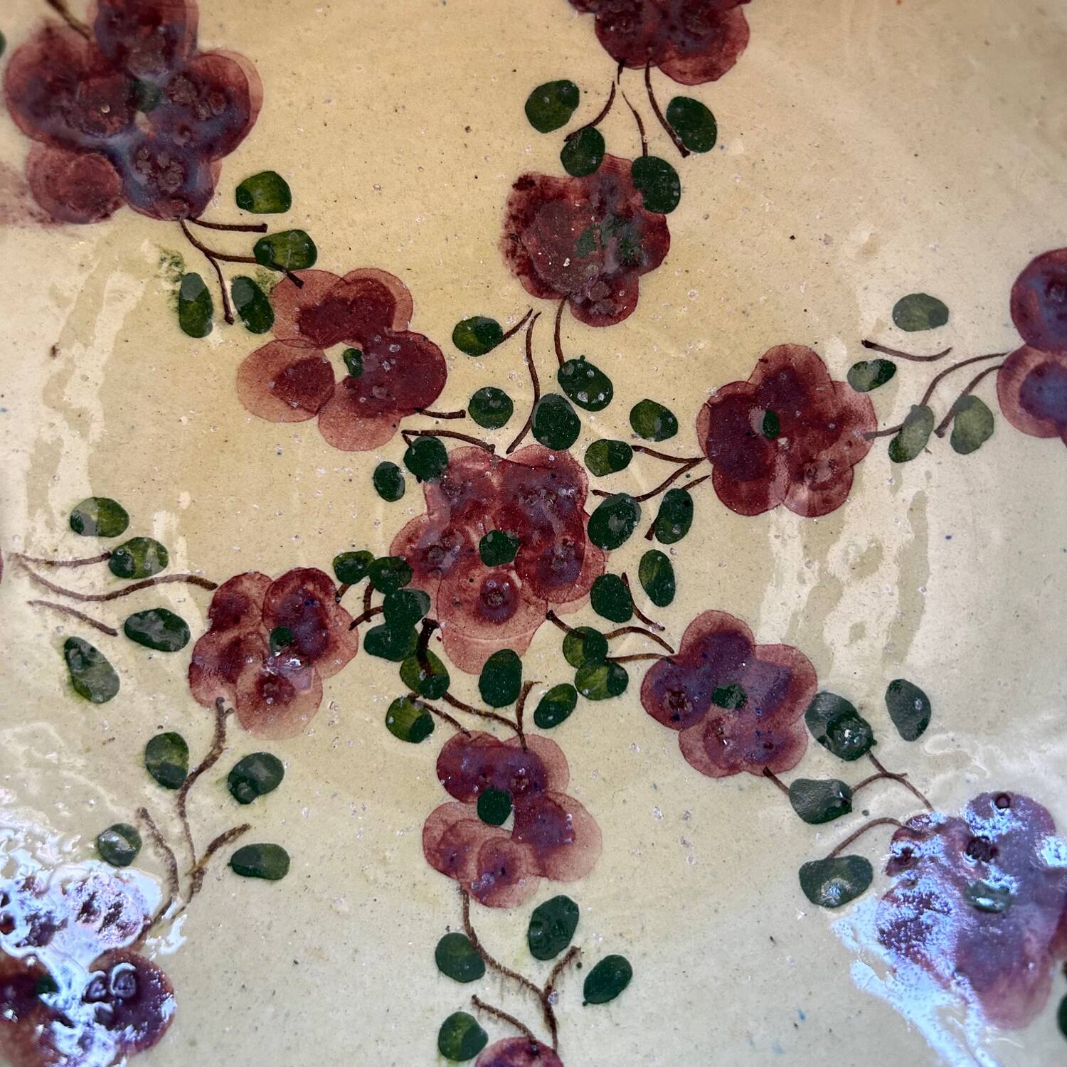 Fruit bowl with floral decoration