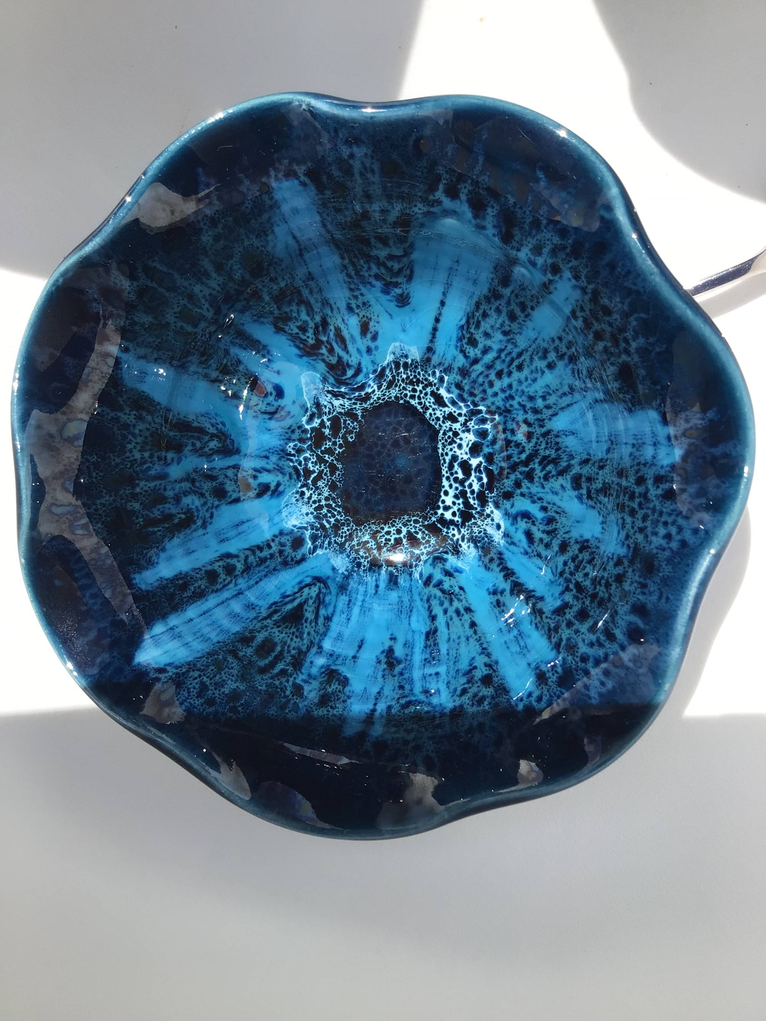 3 Vallauris Cups deep blue wavy edge