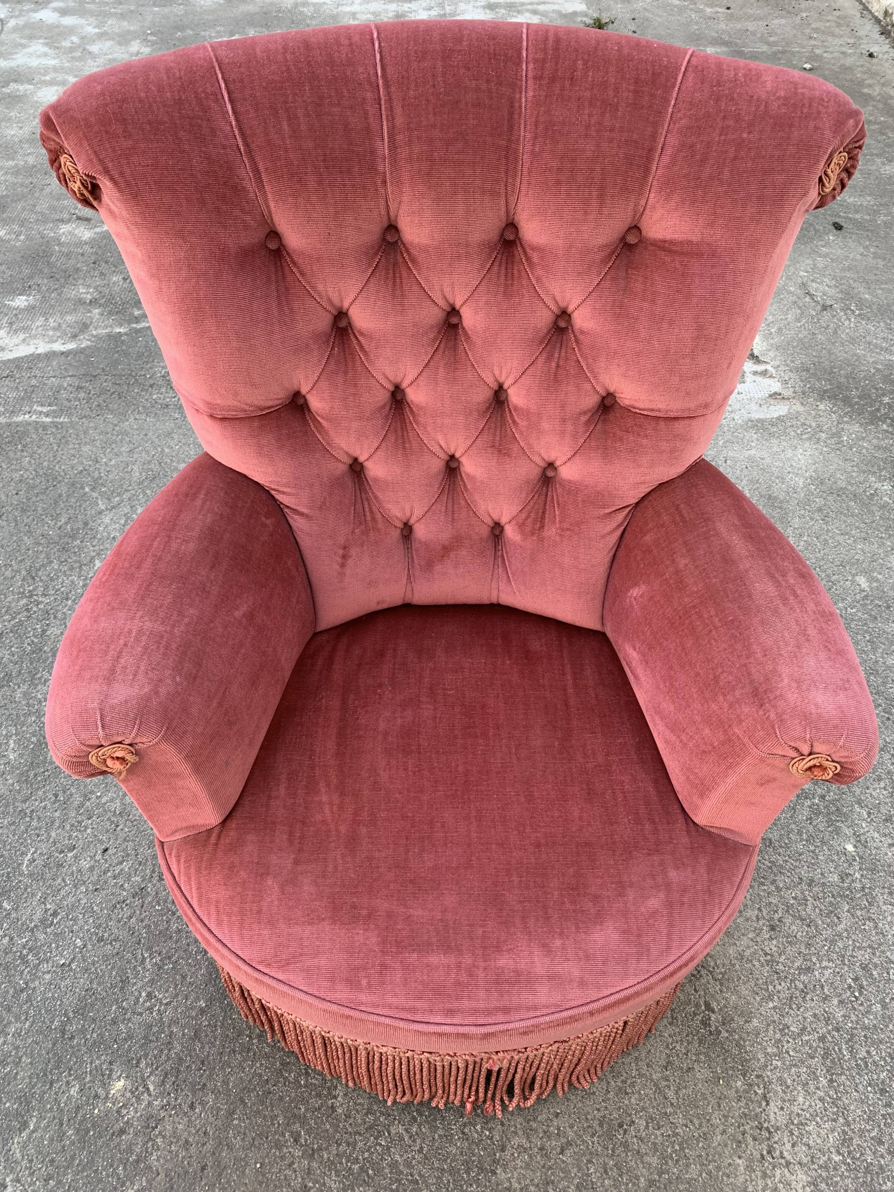 Padded pink toad armchair