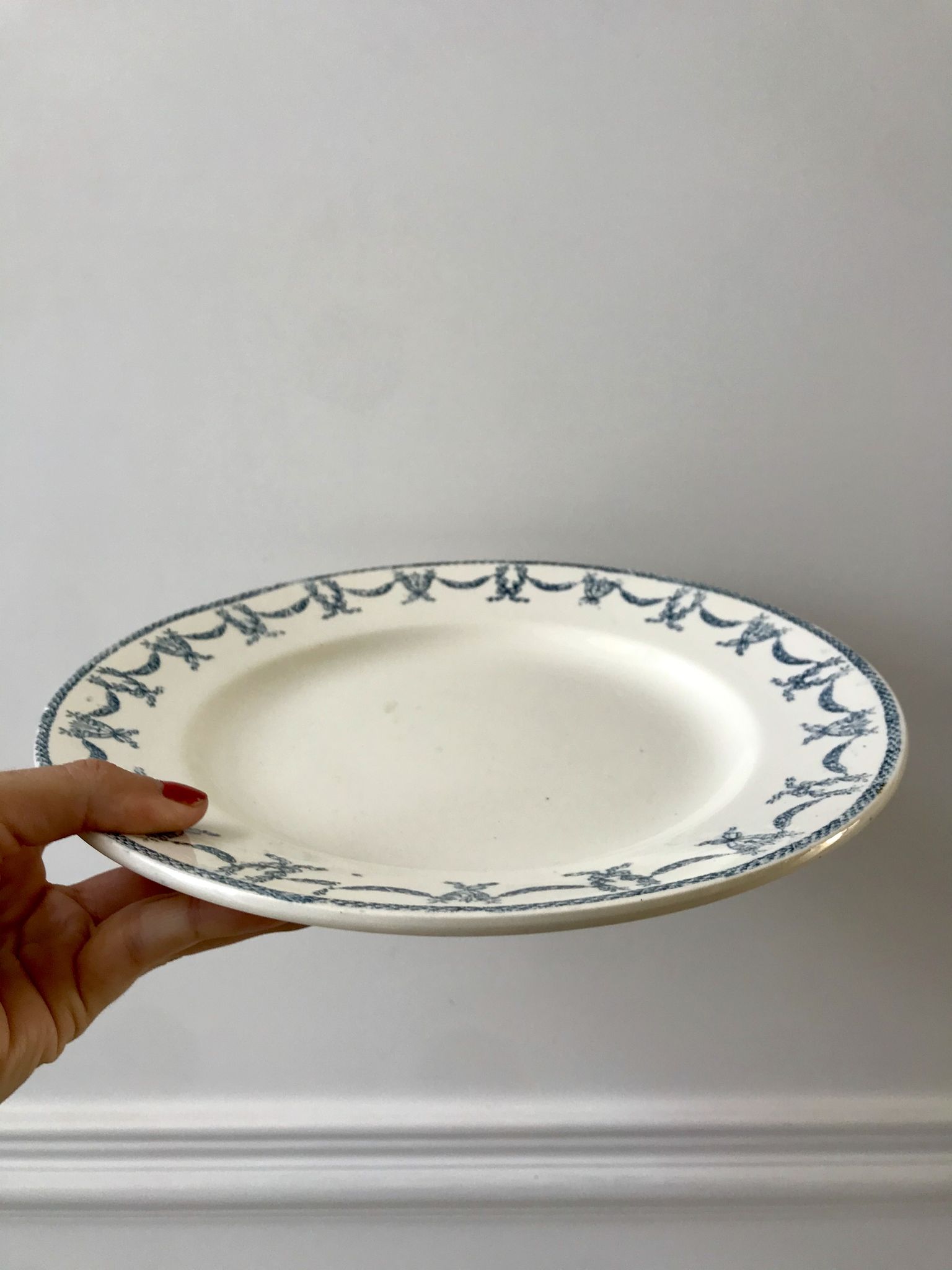 round dish in blue Iron Earth U&C Digoin Sarreguemines model Les Ternes late 19th century