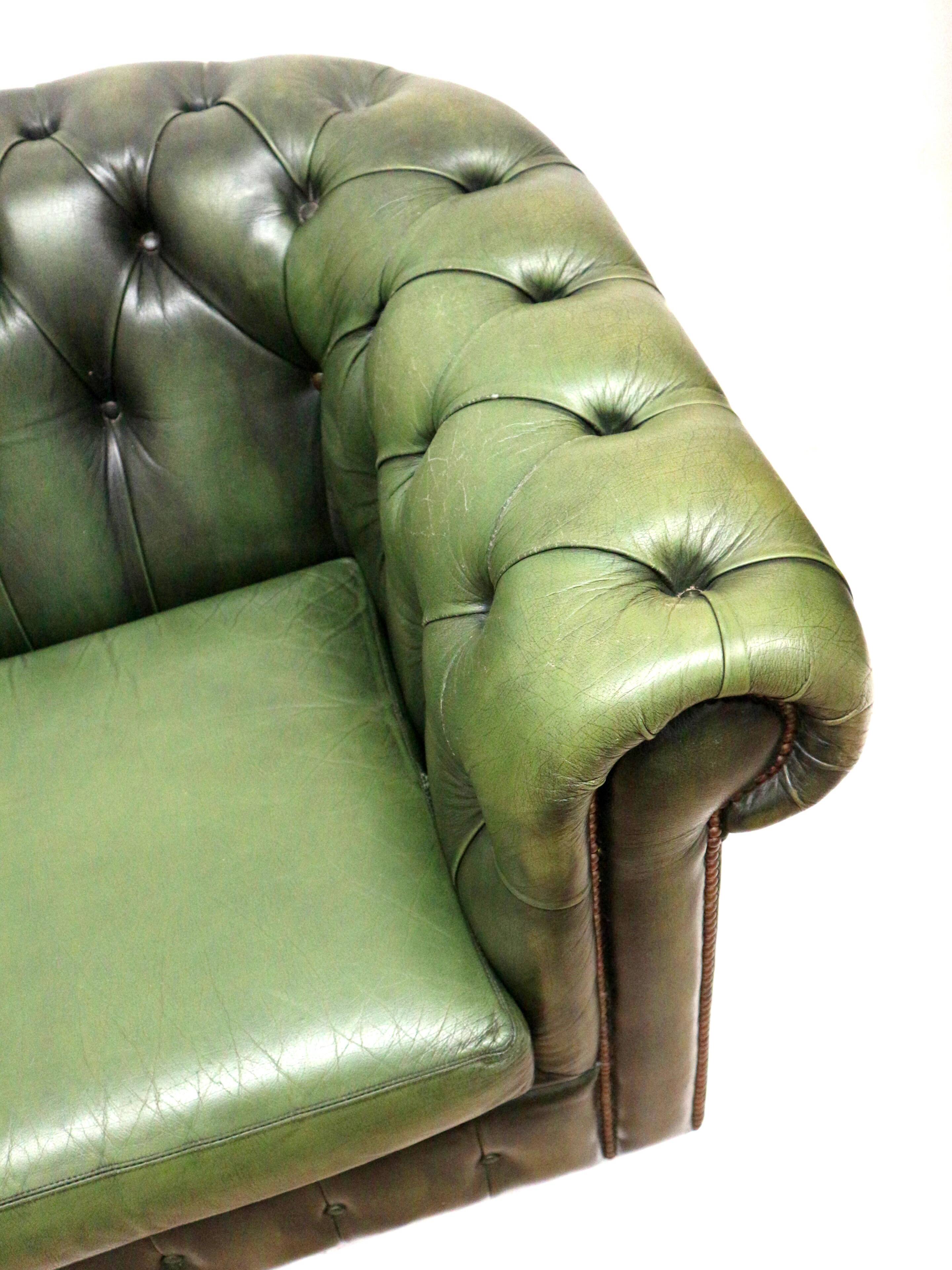 Green vintage leather 3-seater Chesterfield sofa