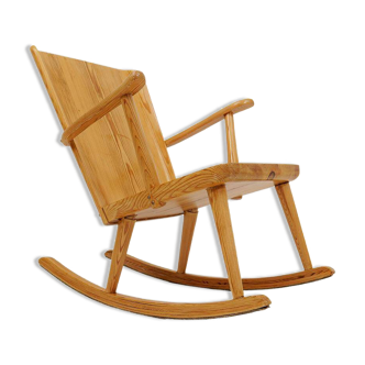 Mid-century rocking chair in pine, Göran Malmvall, Sweden, 1940s.