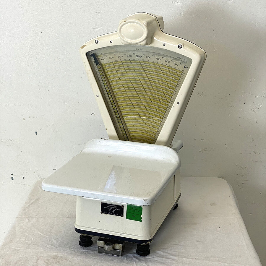 Vintage grocery scale 50's
