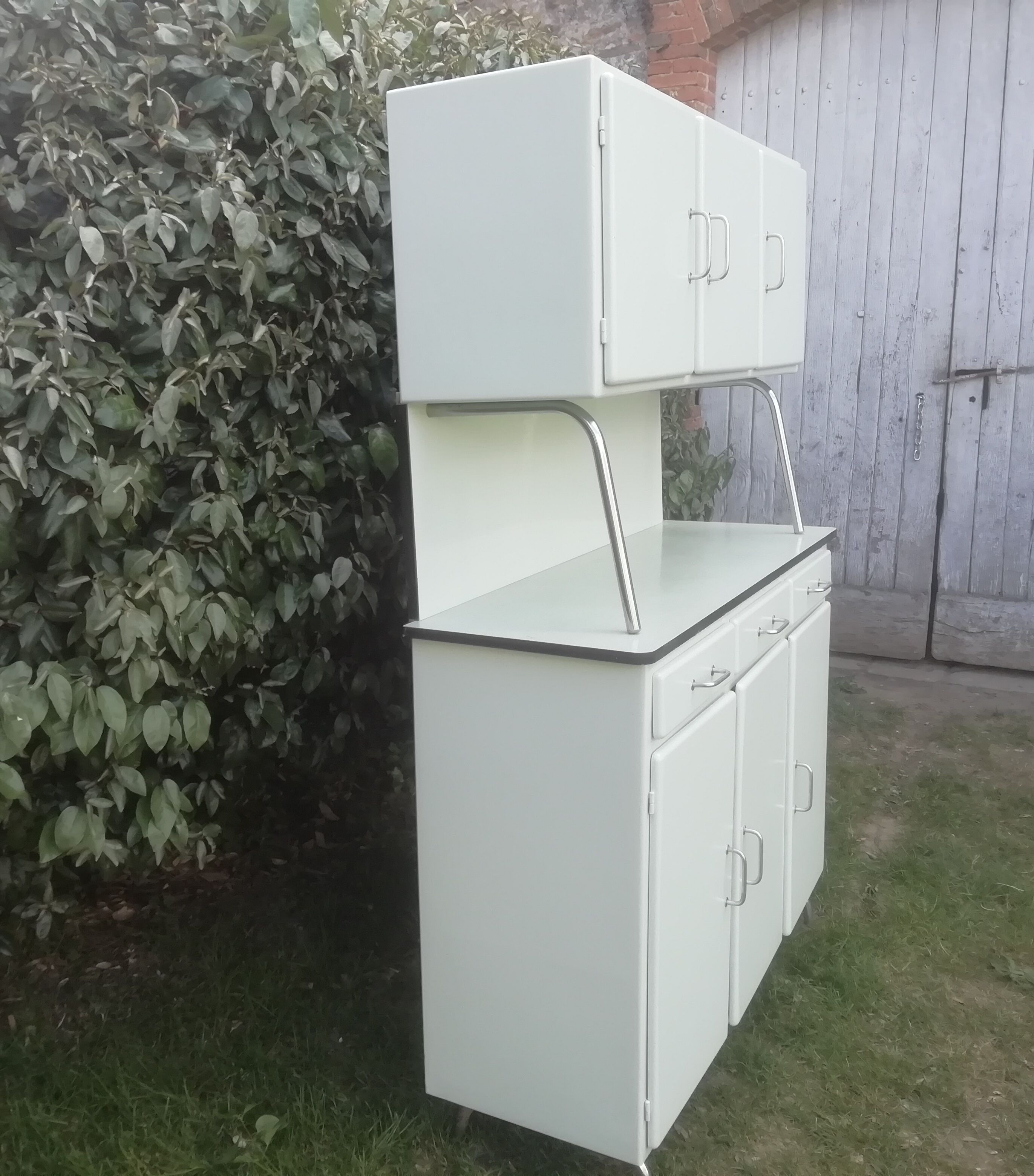 Buffet mado with table and stools