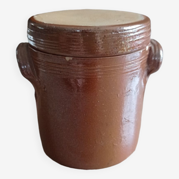 Small stoneware pots with lid