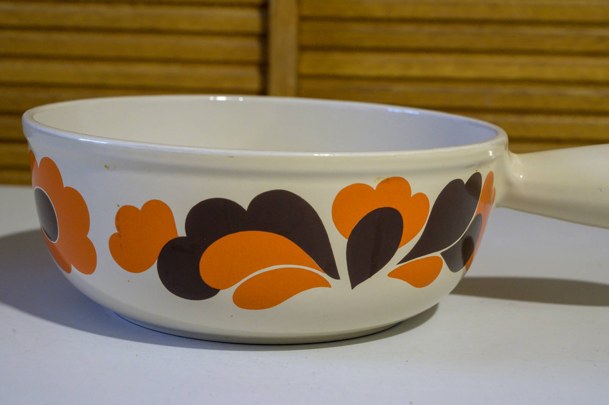 Enamelled cast iron fondue pot with 70's Le Creuset pattern
