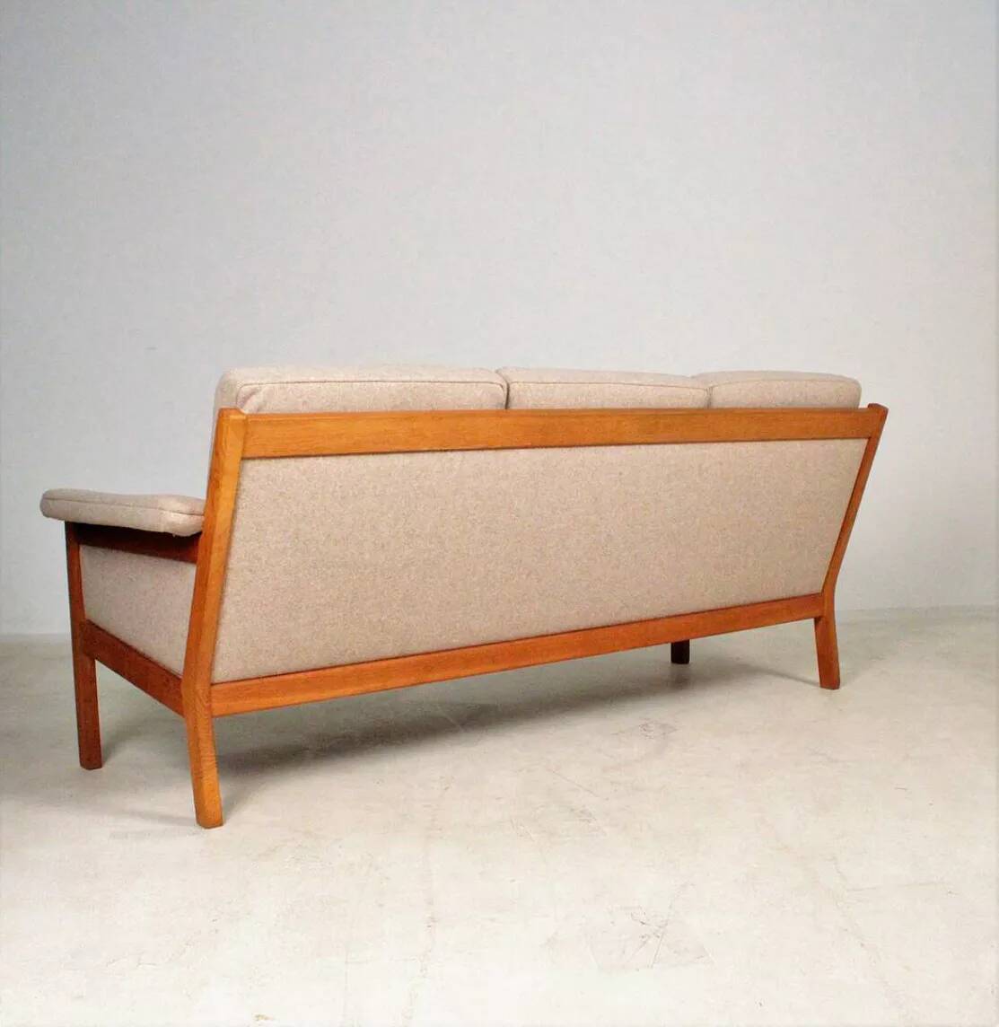 GE40 canapé by Hans J. Wegner for Getama 1960 Denmark