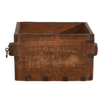 Panier chinois ancien en bois à cerclage de fer – Chine, vers 1900