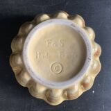 Brioche-shaped slip sugar pot, shaped and sculpted