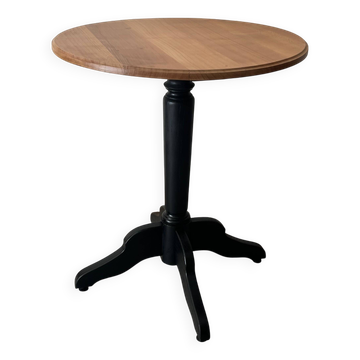 Wooden pedestal table