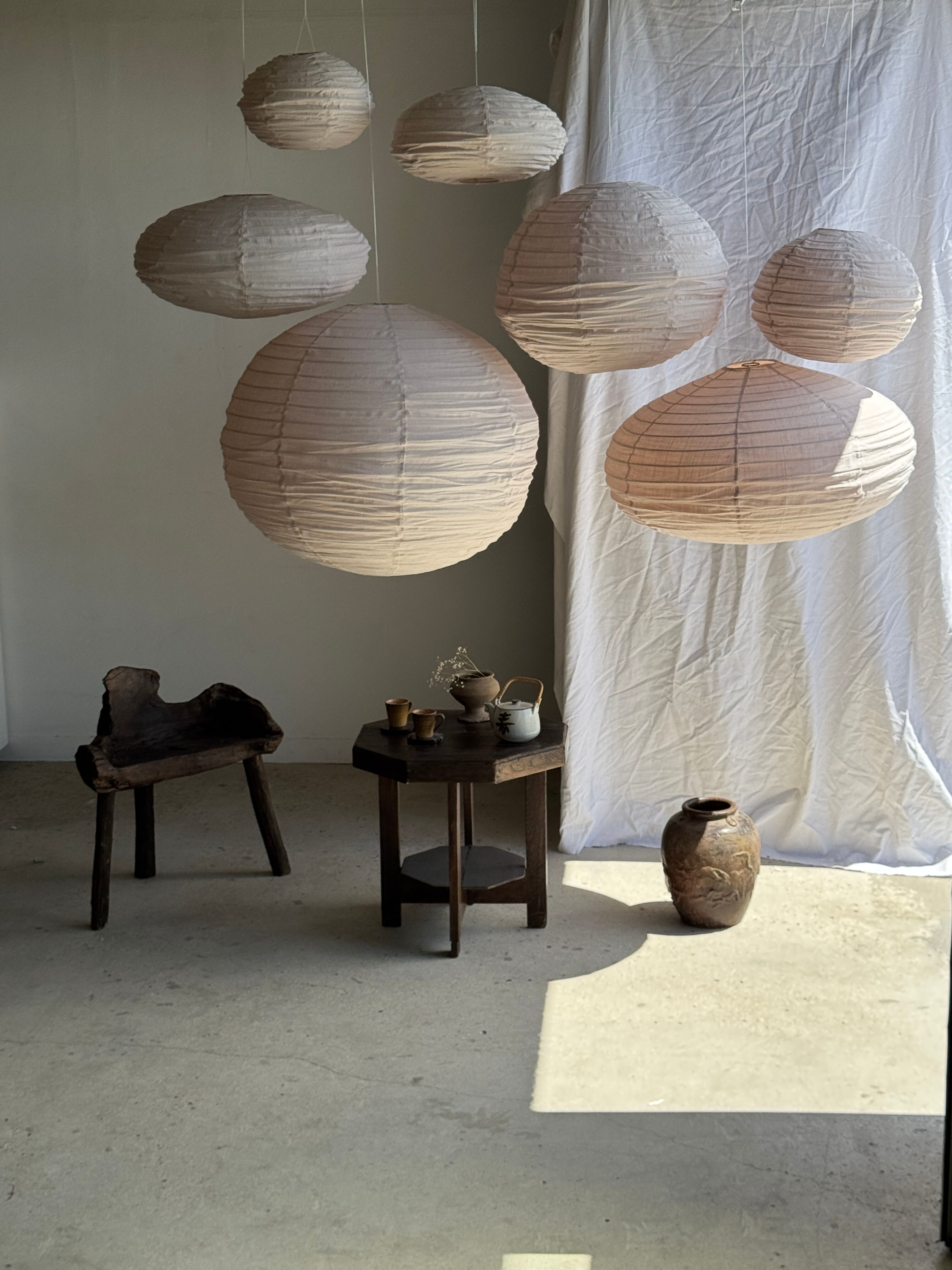 Average suspension in rattan and natural linen, round Japanese style, pink D40.