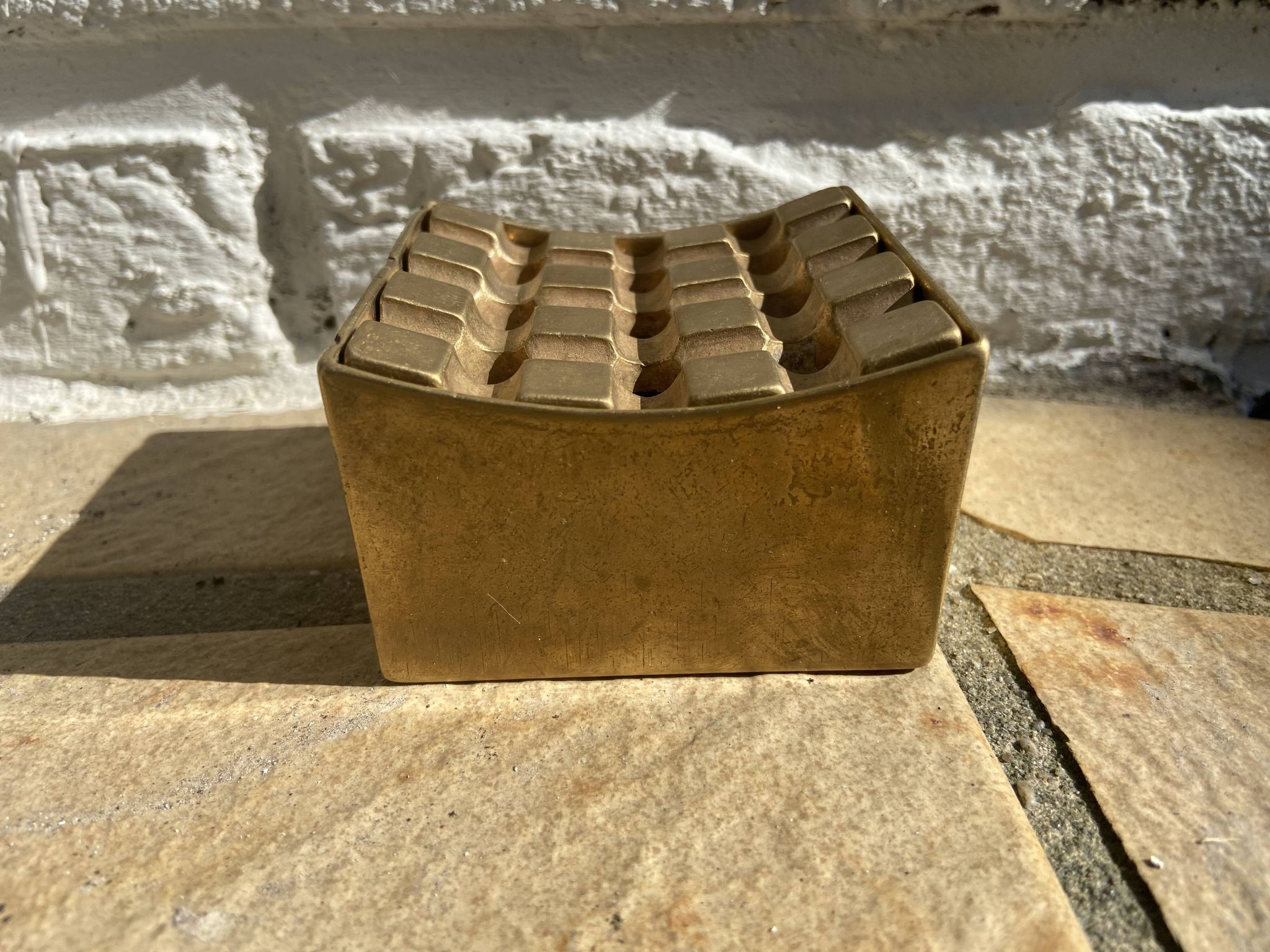 Ultime style ashtray