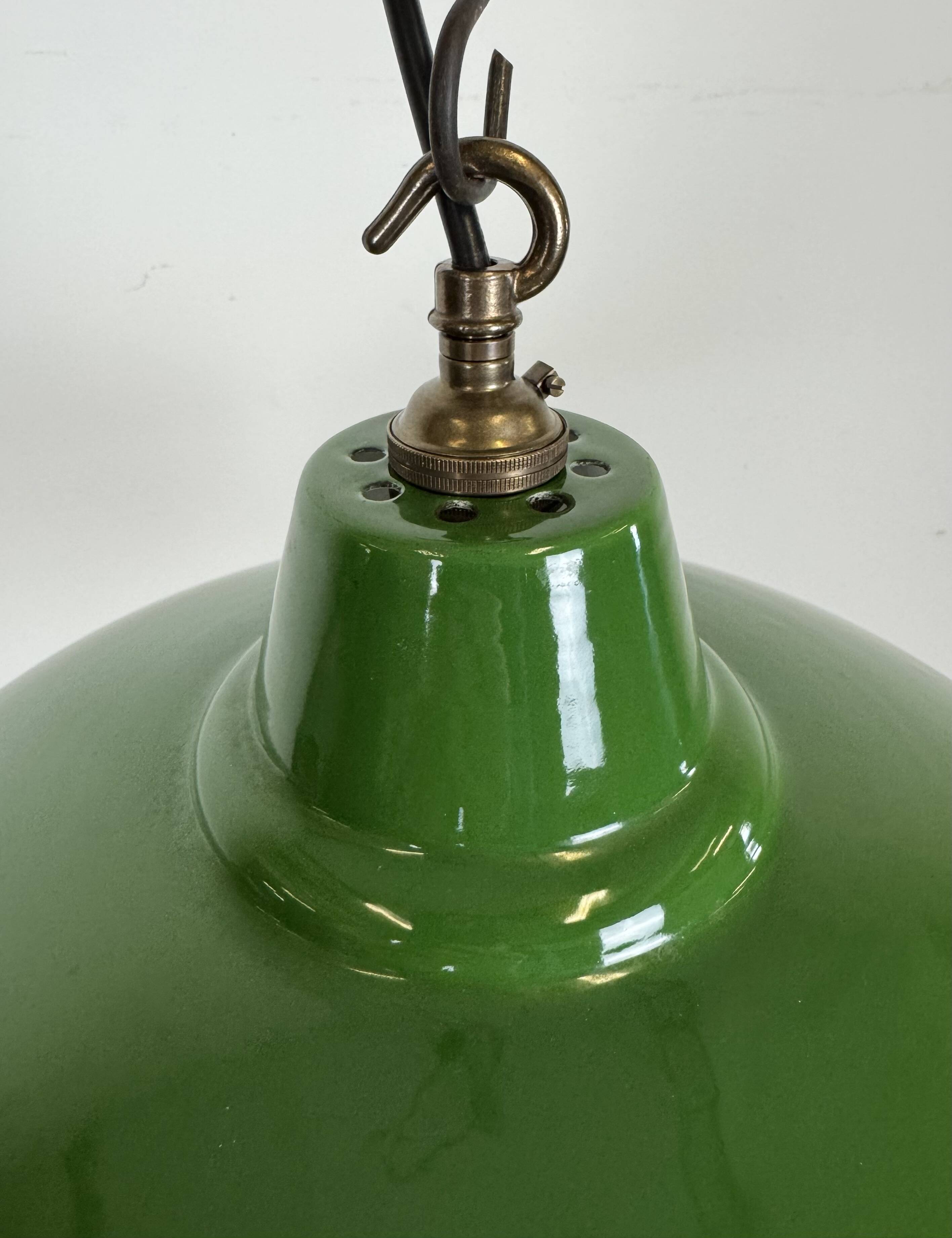 Suspension industrielle en émail vert britannique, années 1960