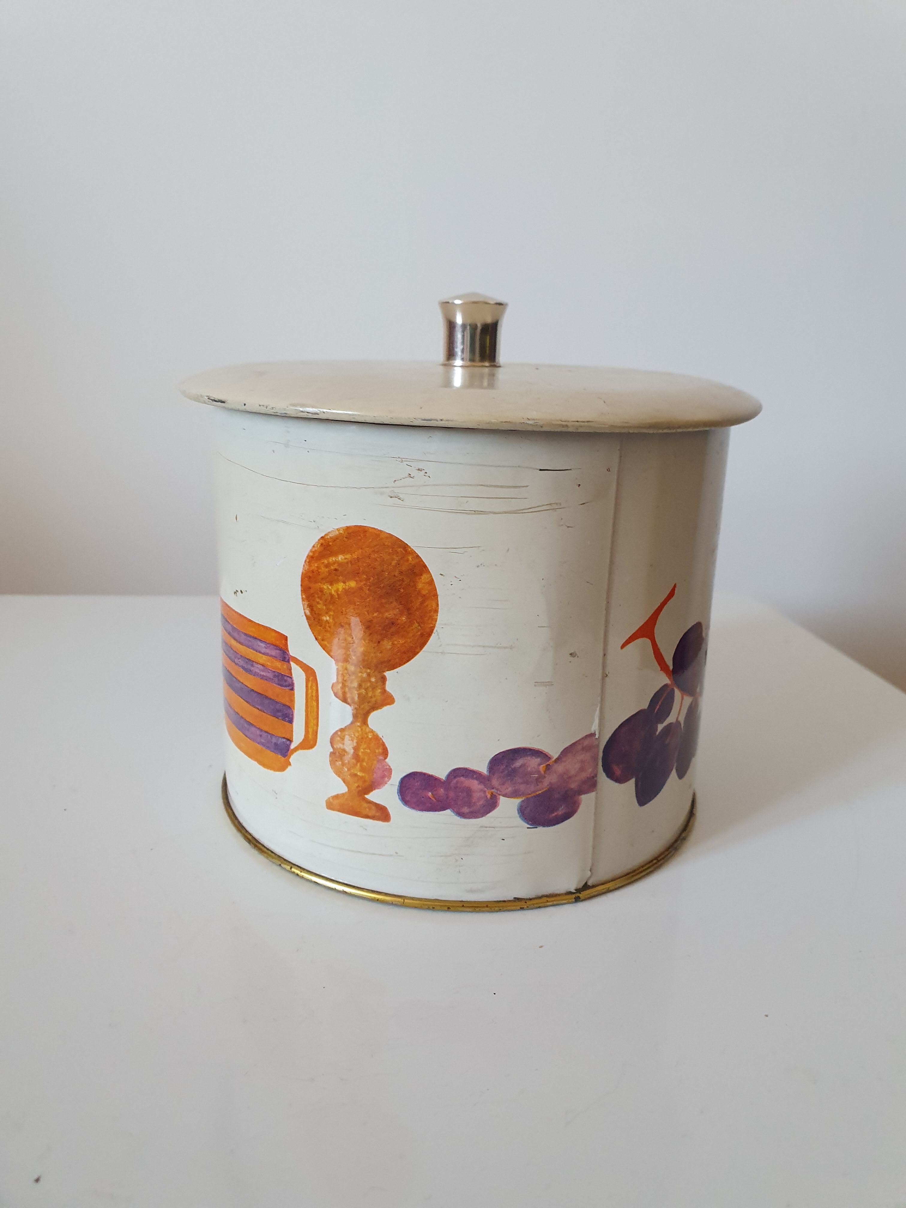 Candy box iron seventies