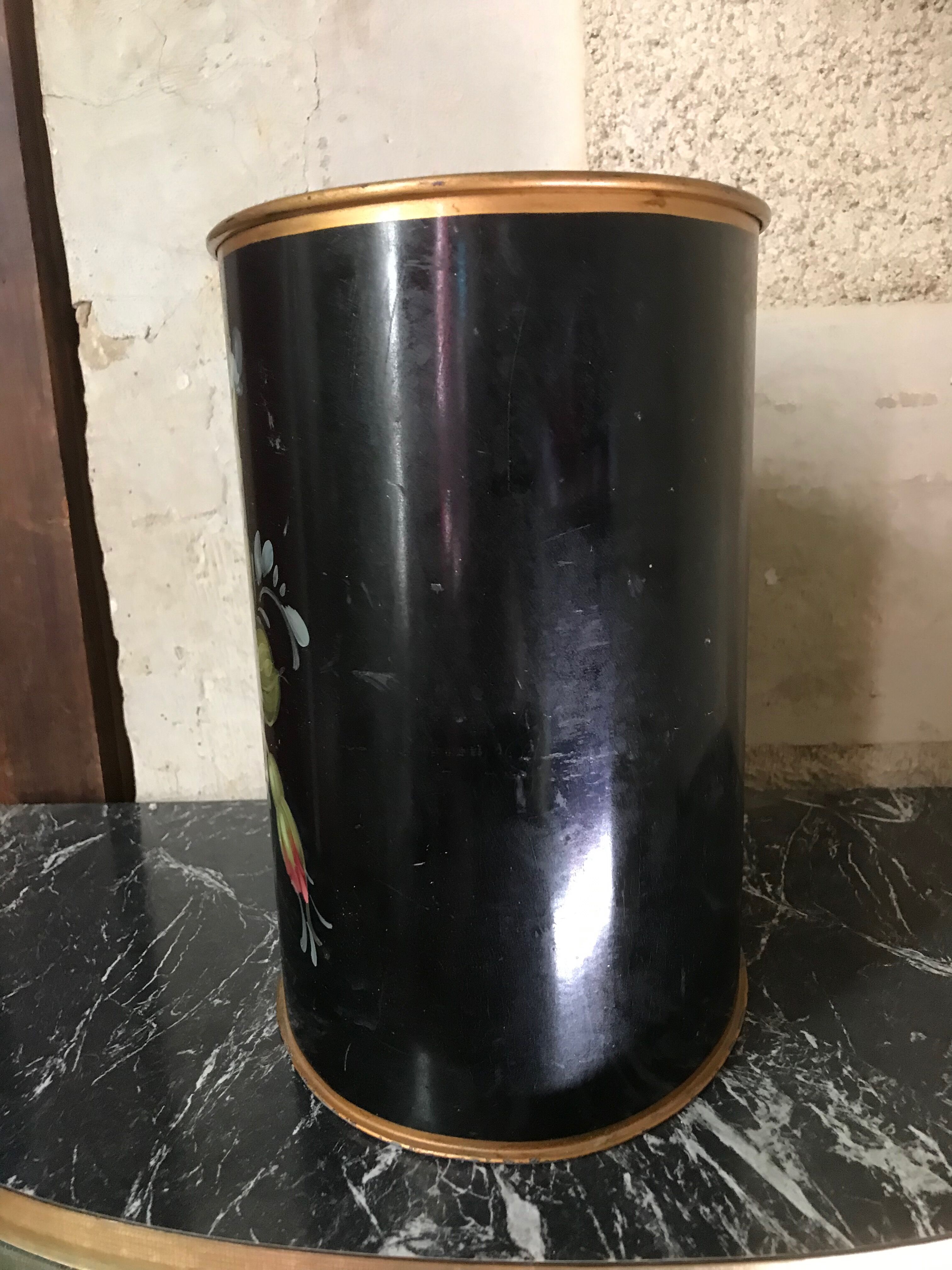 Painted sheet metal paper basket