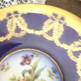 Plat en porcelaine d art A Golse