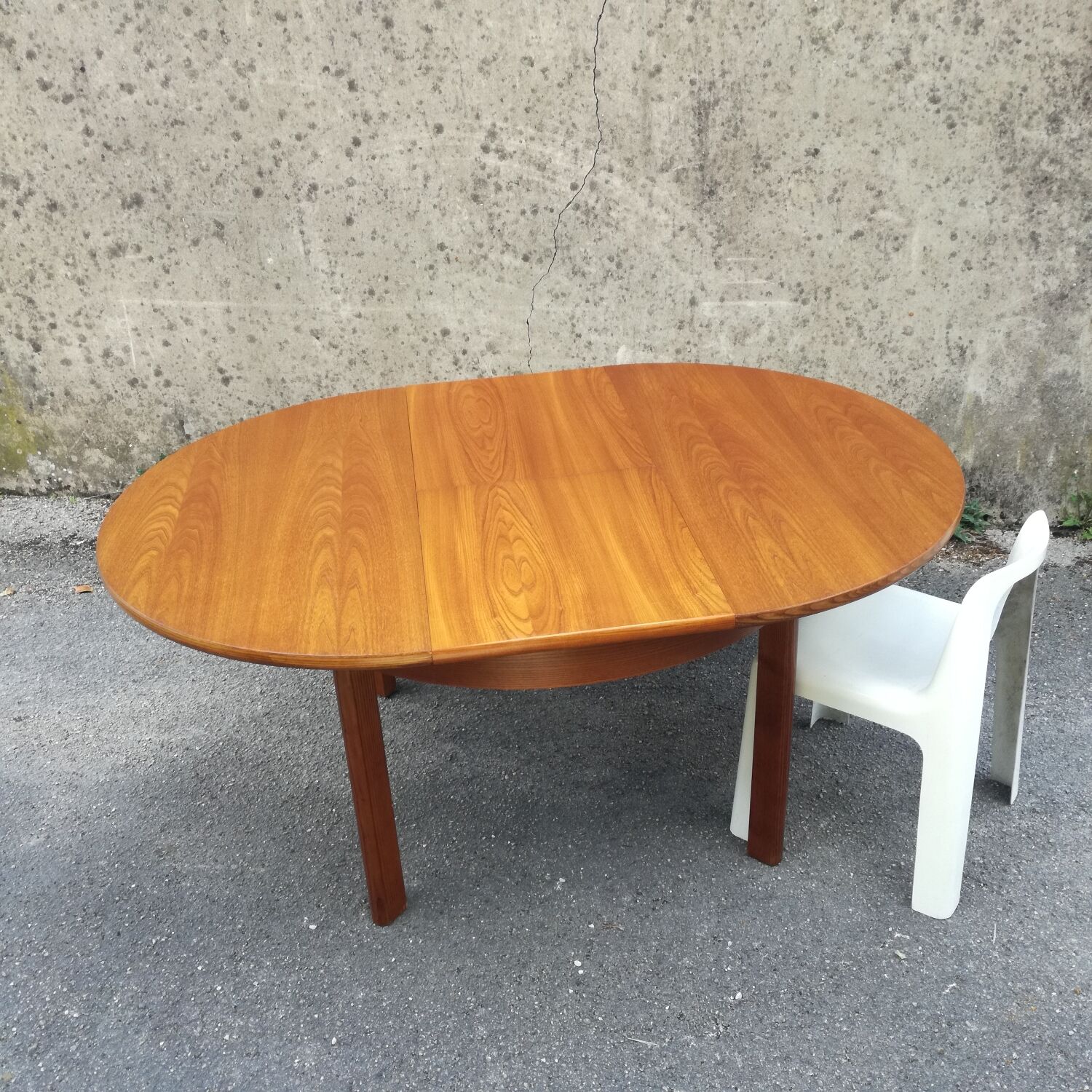 Extendable round table 120 to 170 cm