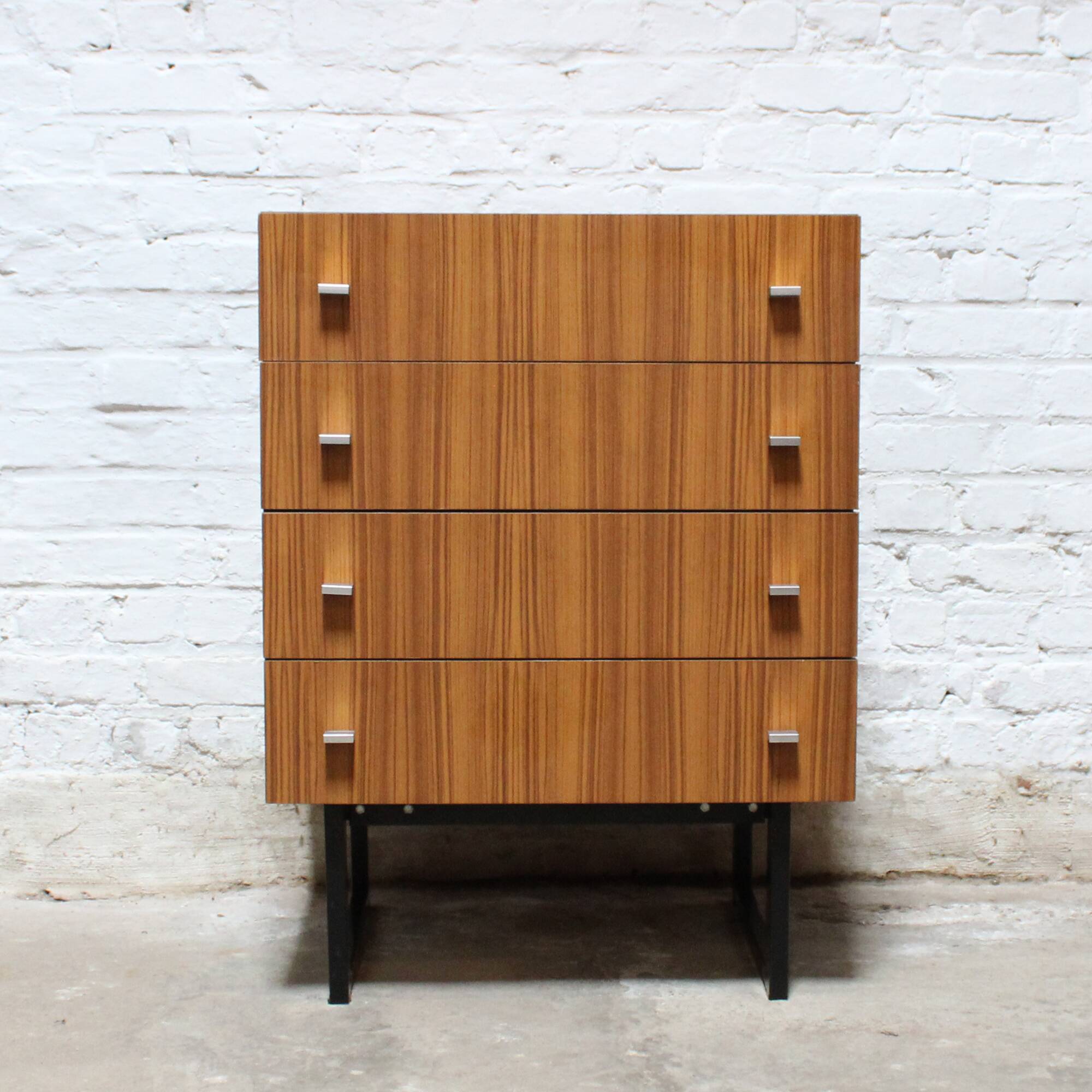 Vintage "664" chest of drawers by Pierre Guariche for Meurop 1965