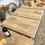 Solid oak farmhouse table with 2 central extensions