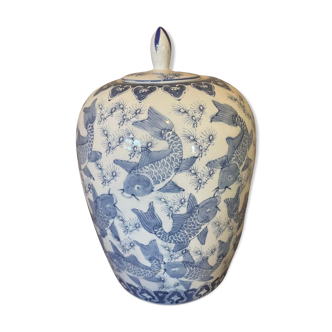 Vase of the 20th century in white and blue ceramic China 1920