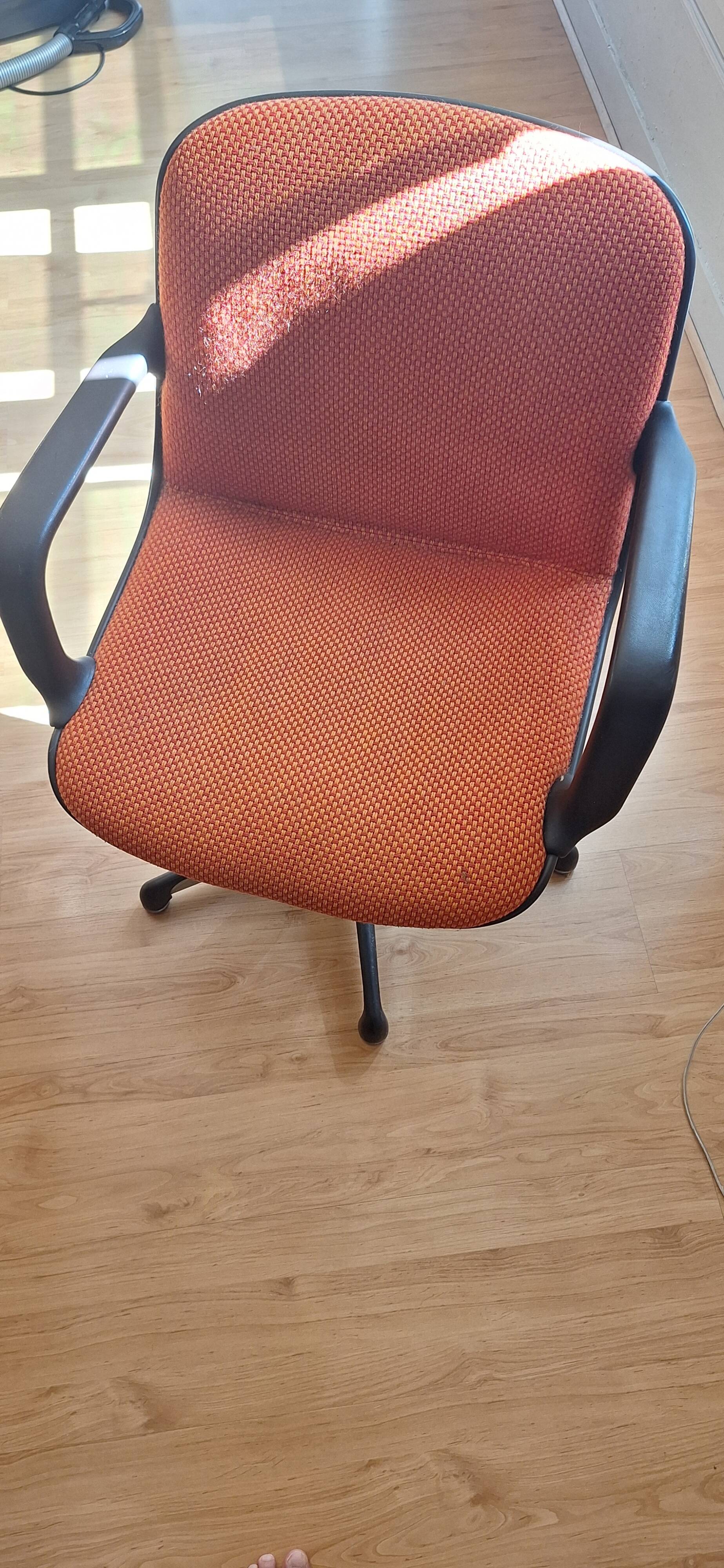 Pollock office chairs manufactured by Comforto