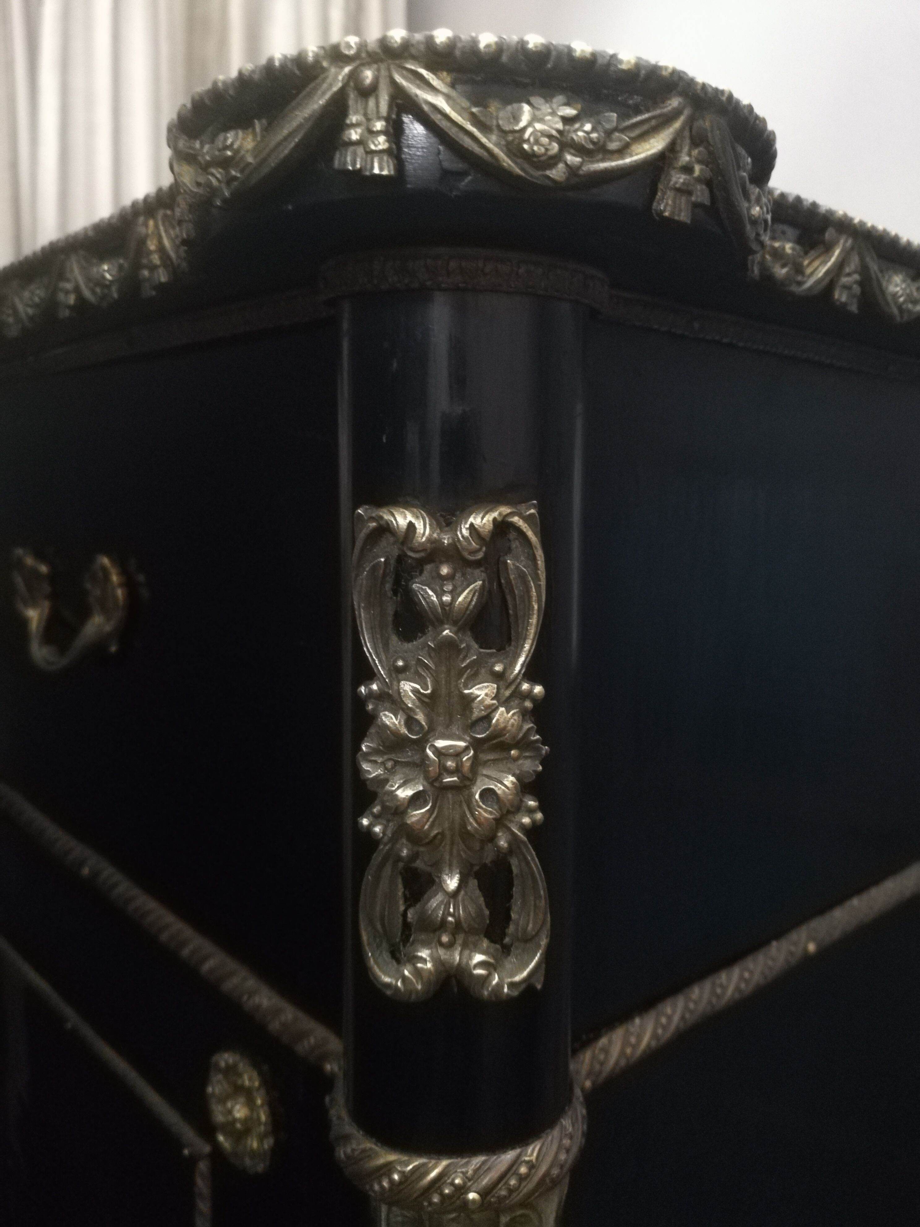 Napoleon III showcase lacquered black and gilded bronze